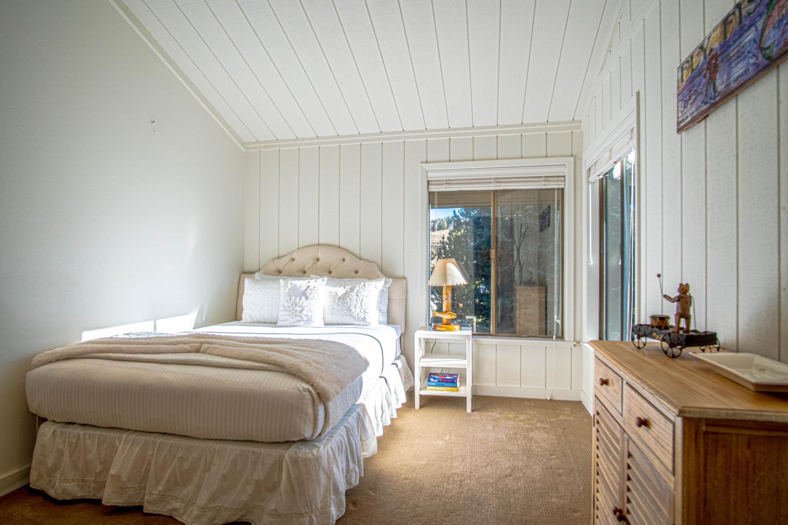 4BD Villager Mountain Retreat + SV Resort Passes