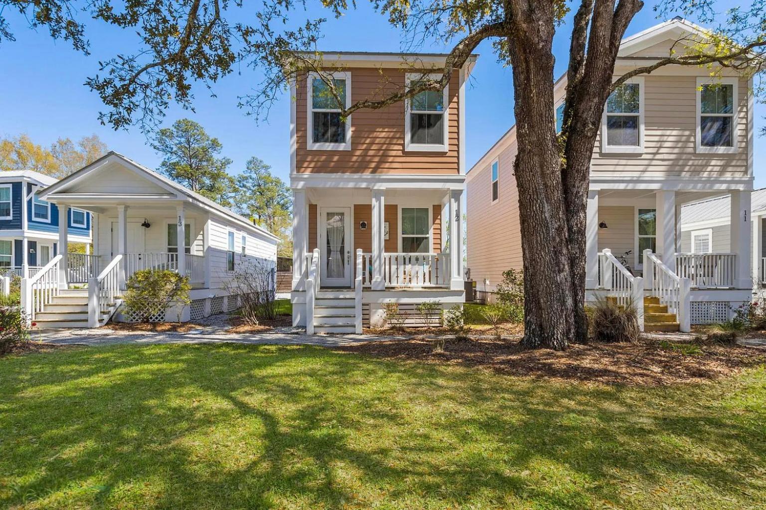 Pelican Cove Cottage located Downtown Ocean Springs