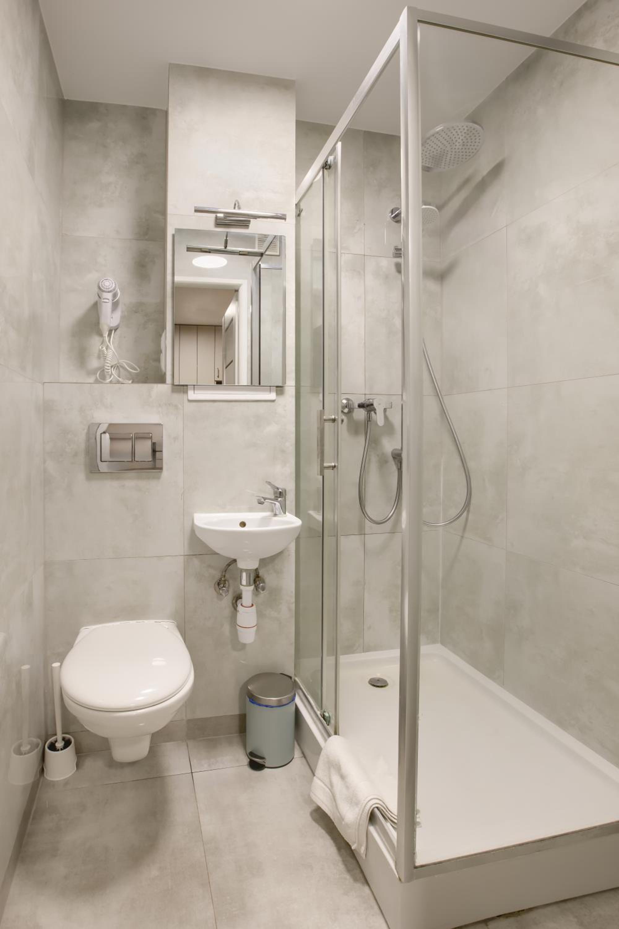 New! Studio with 3 Beds - Easy Access to Airport, City Center & WUM