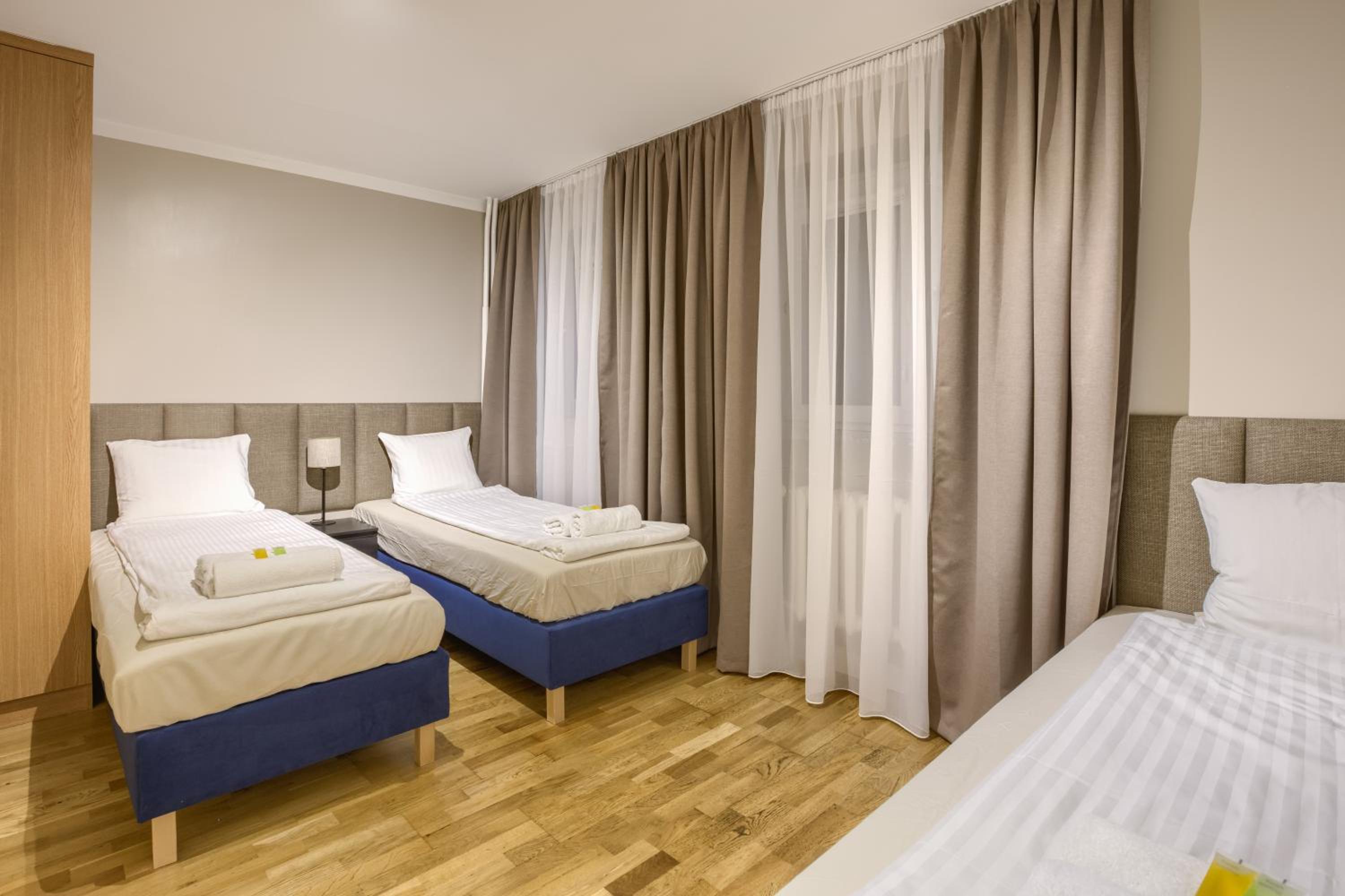 New! Studio with 3 Beds - Easy Access to Airport, City Center & WUM