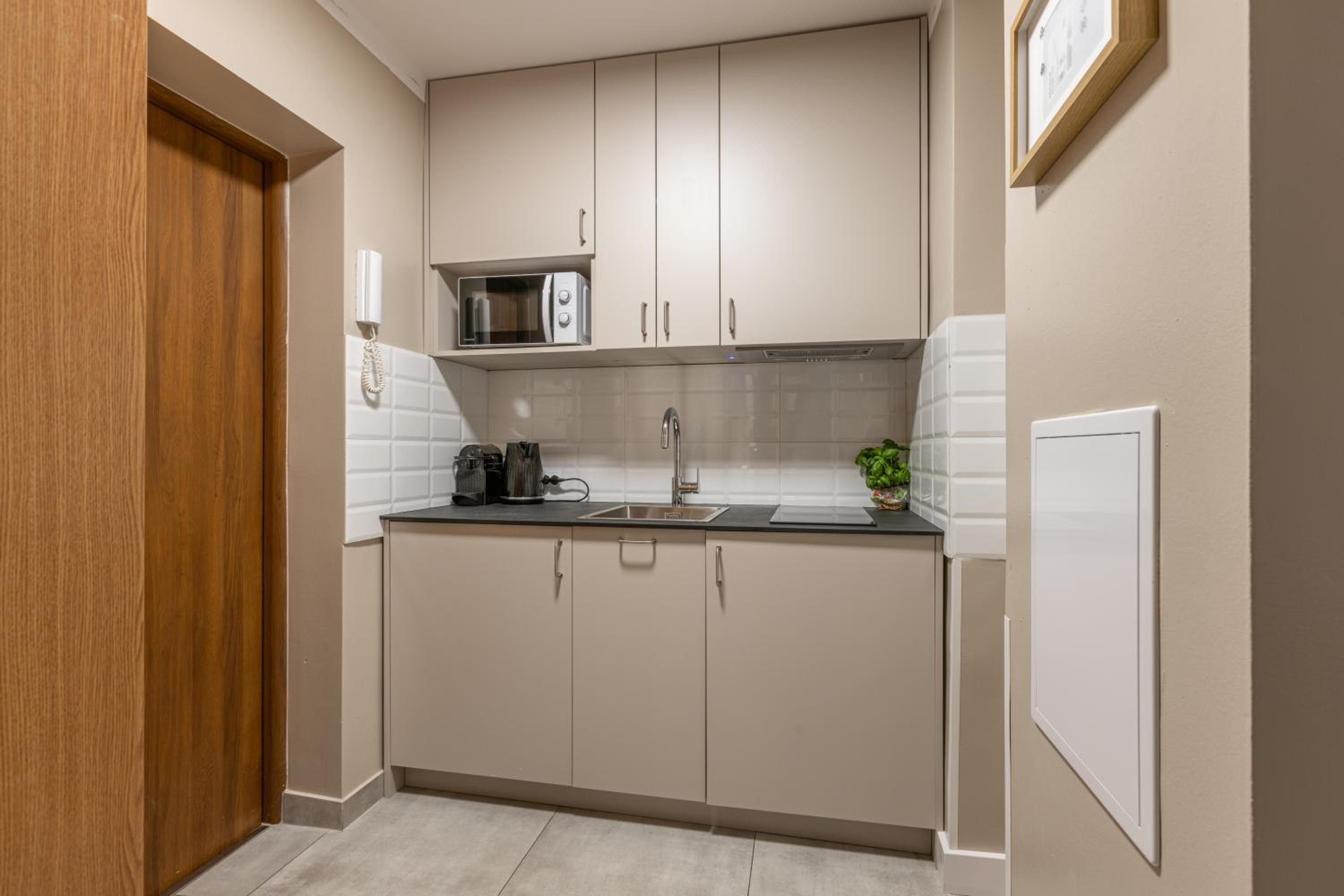 New! Studio with 3 Beds - Easy Access to Airport, City Center & WUM