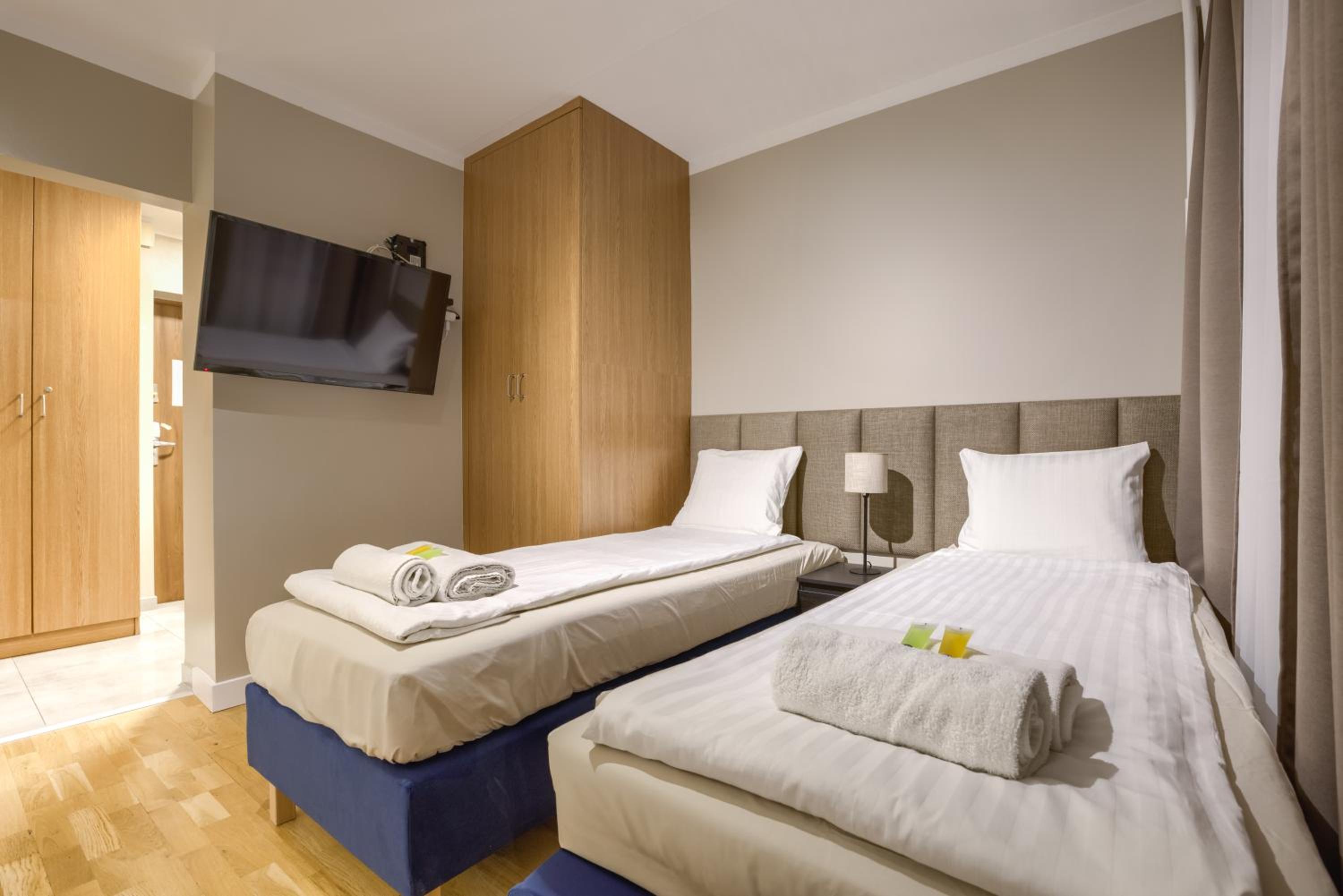New! Studio with 3 Beds - Easy Access to Airport, City Center & WUM