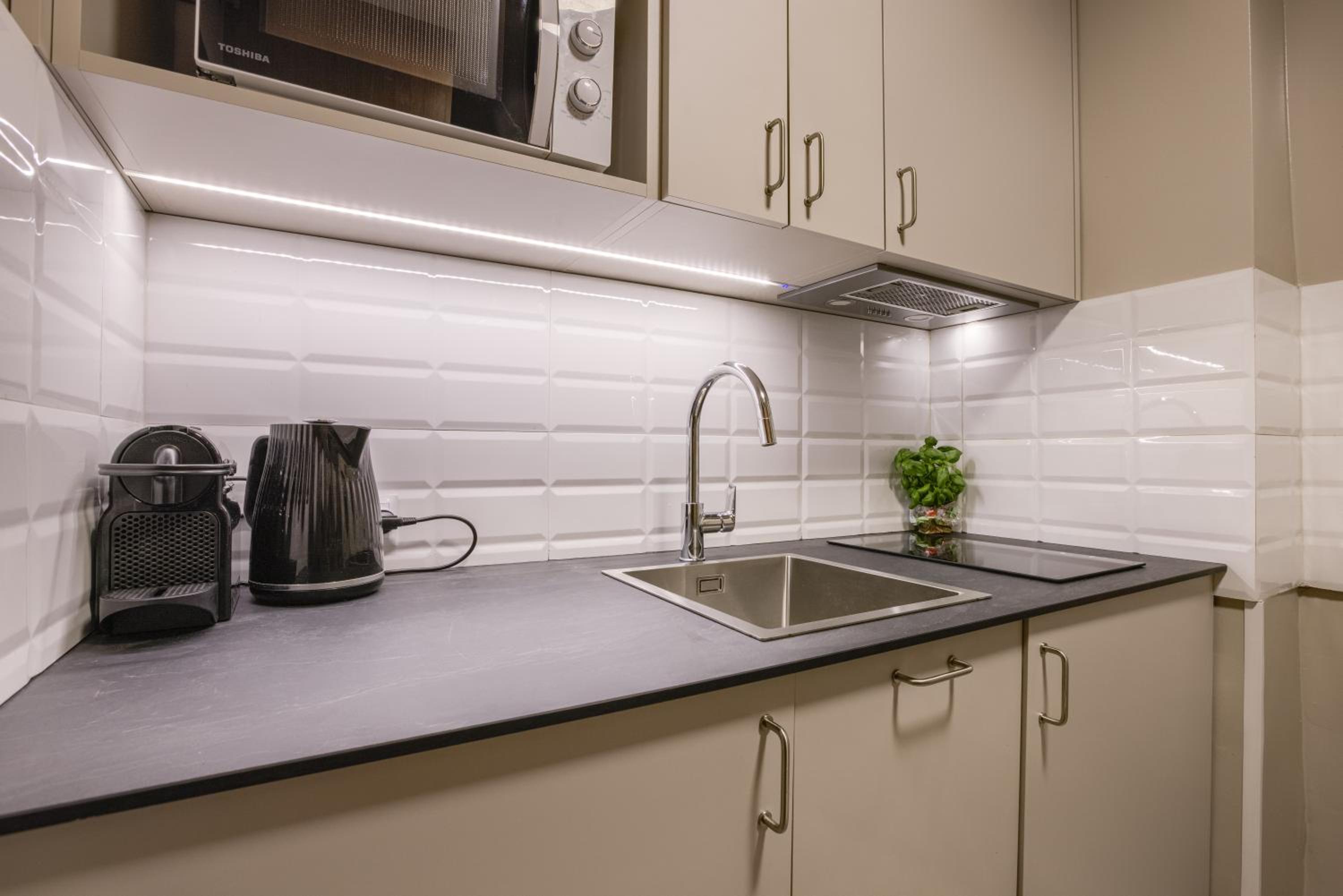 New! Studio with 3 Beds - Easy Access to Airport, City Center & WUM