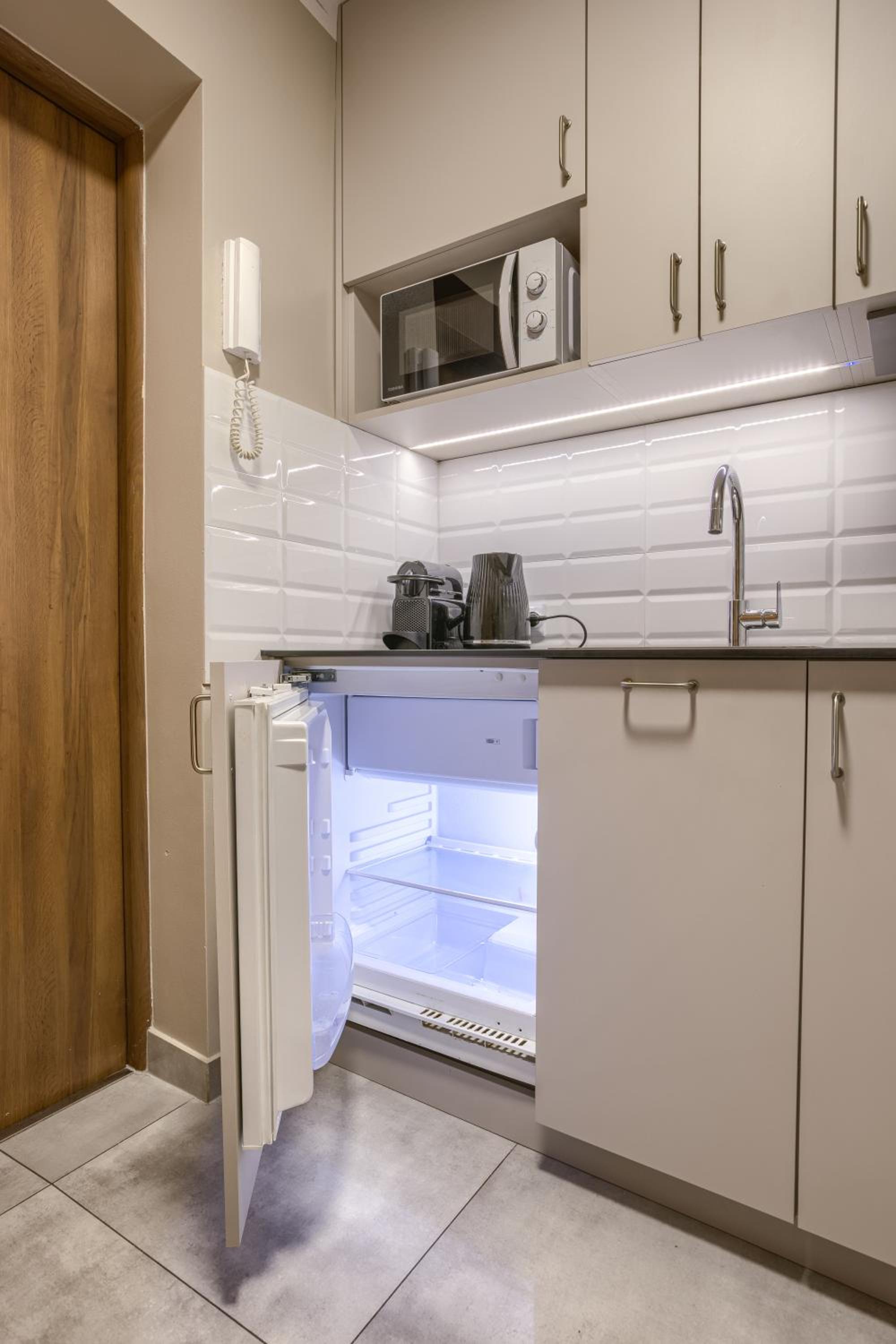 New! Studio with 3 Beds - Easy Access to Airport, City Center & WUM