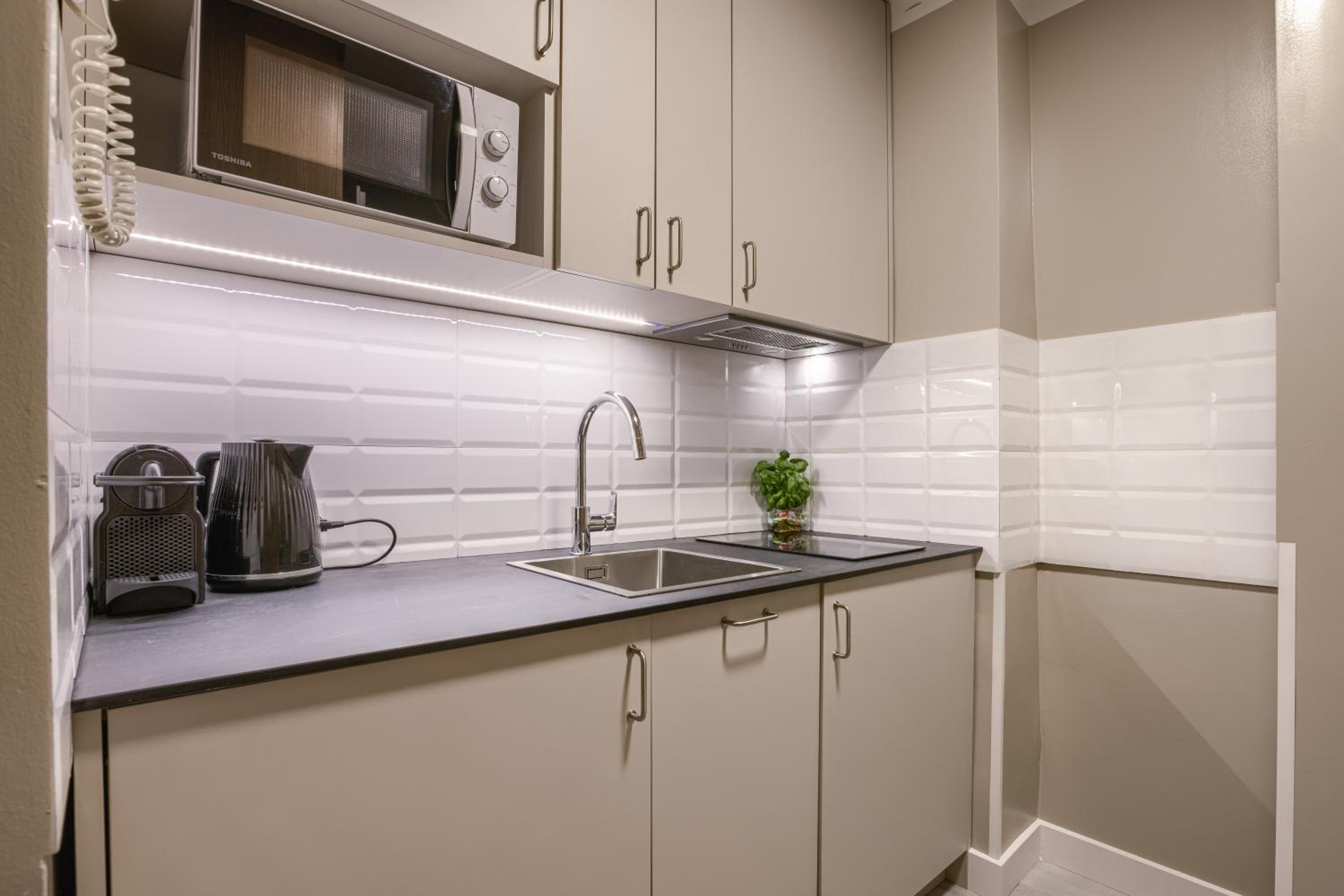 New! Studio with 3 Beds - Easy Access to Airport, City Center & WUM