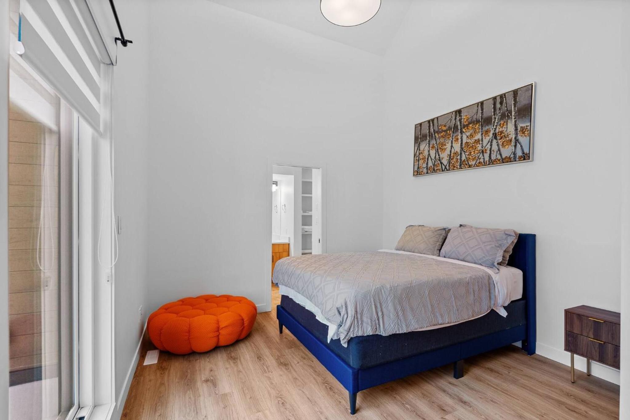 Luxurious Large 3 Bedroom Loft Saskatchewan Drive