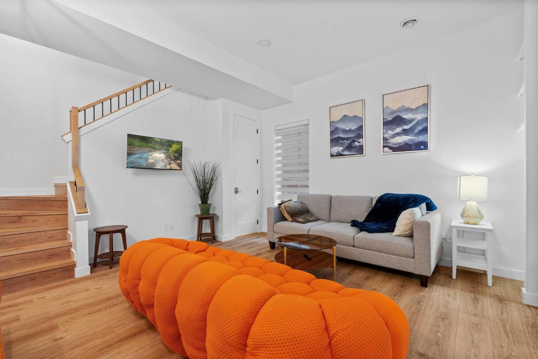Luxurious Large 3 Bedroom Loft Saskatchewan Drive