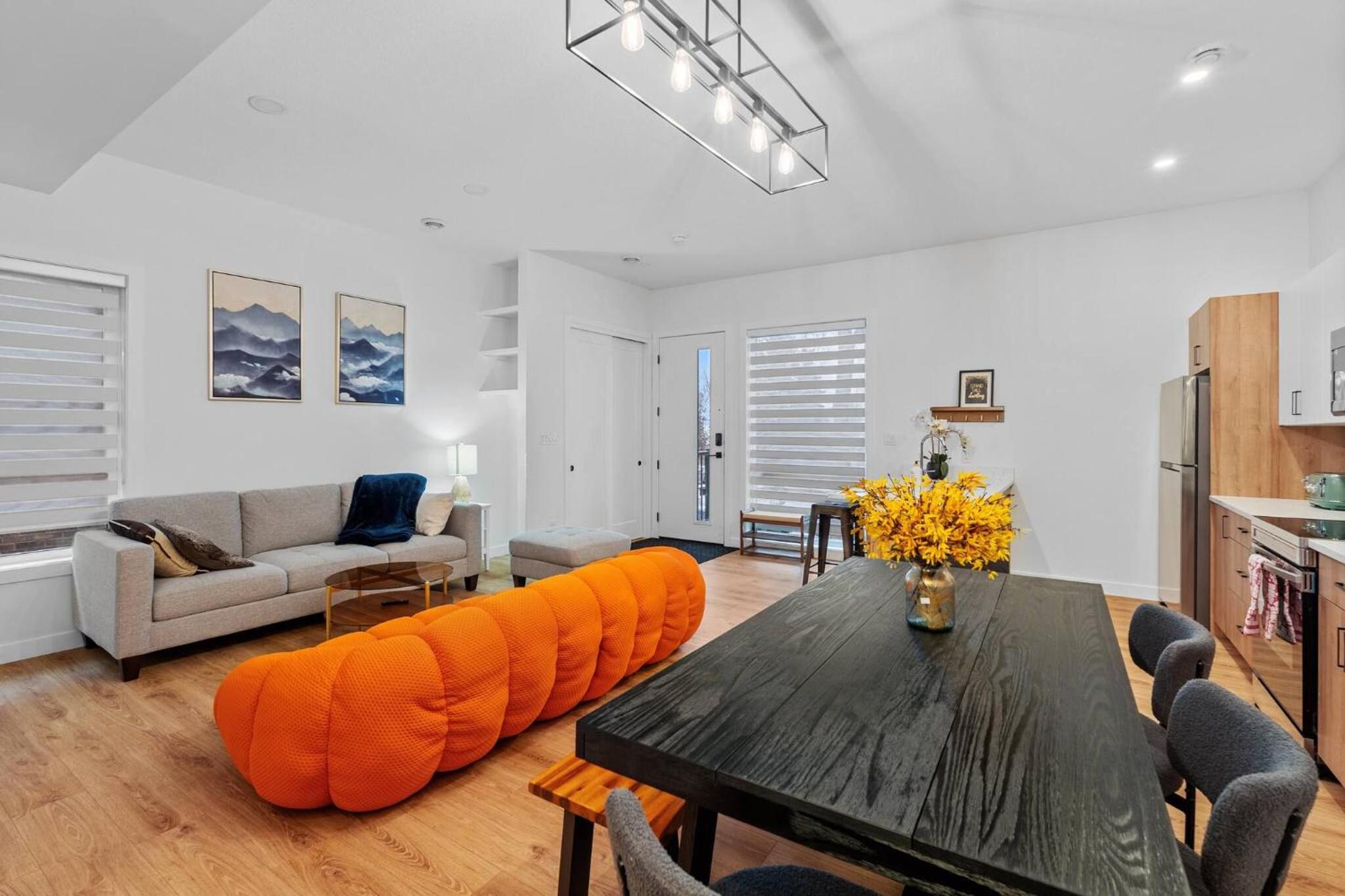Luxurious Large 3 Bedroom Loft Saskatchewan Drive