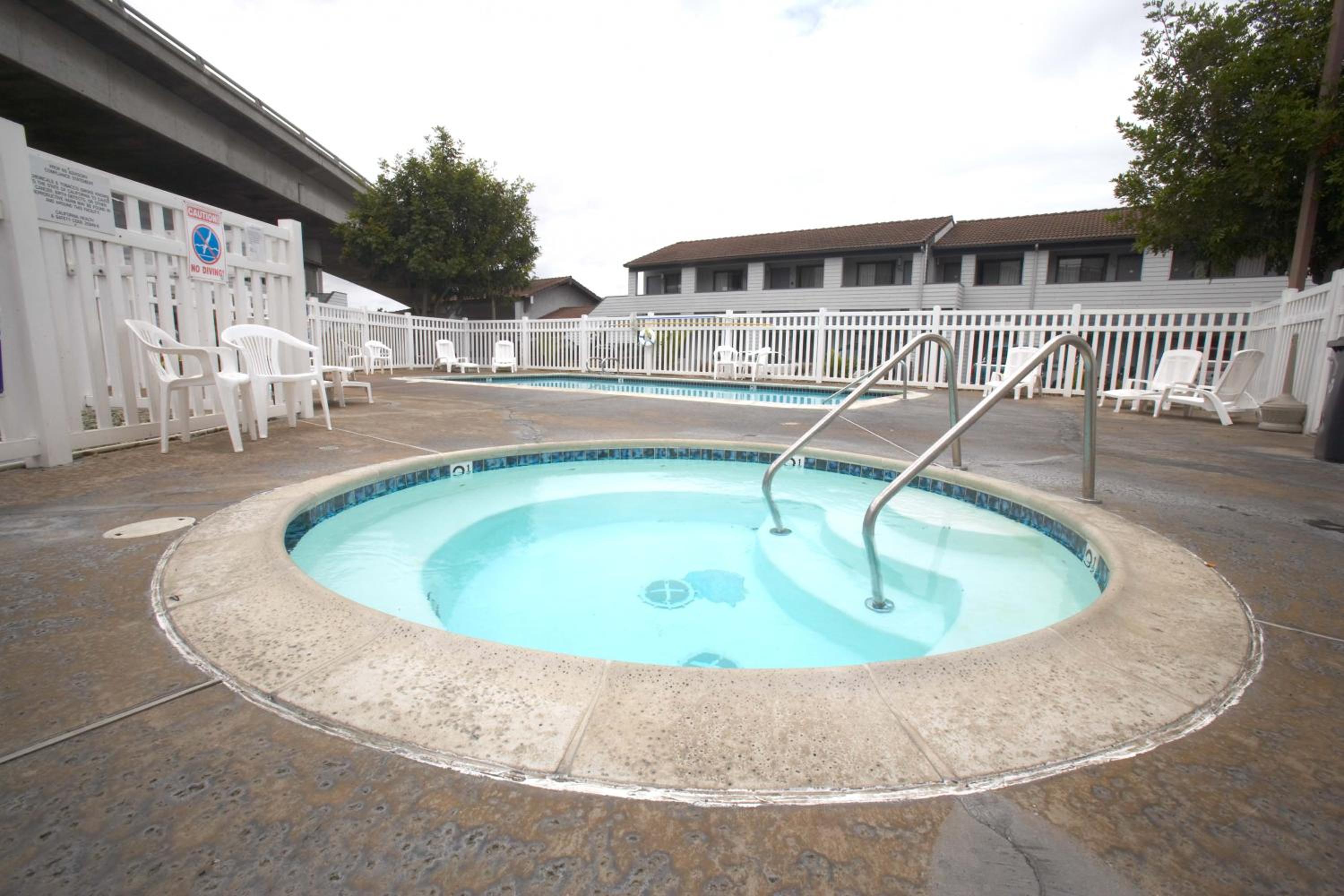 EZ 8 Motel Old Town