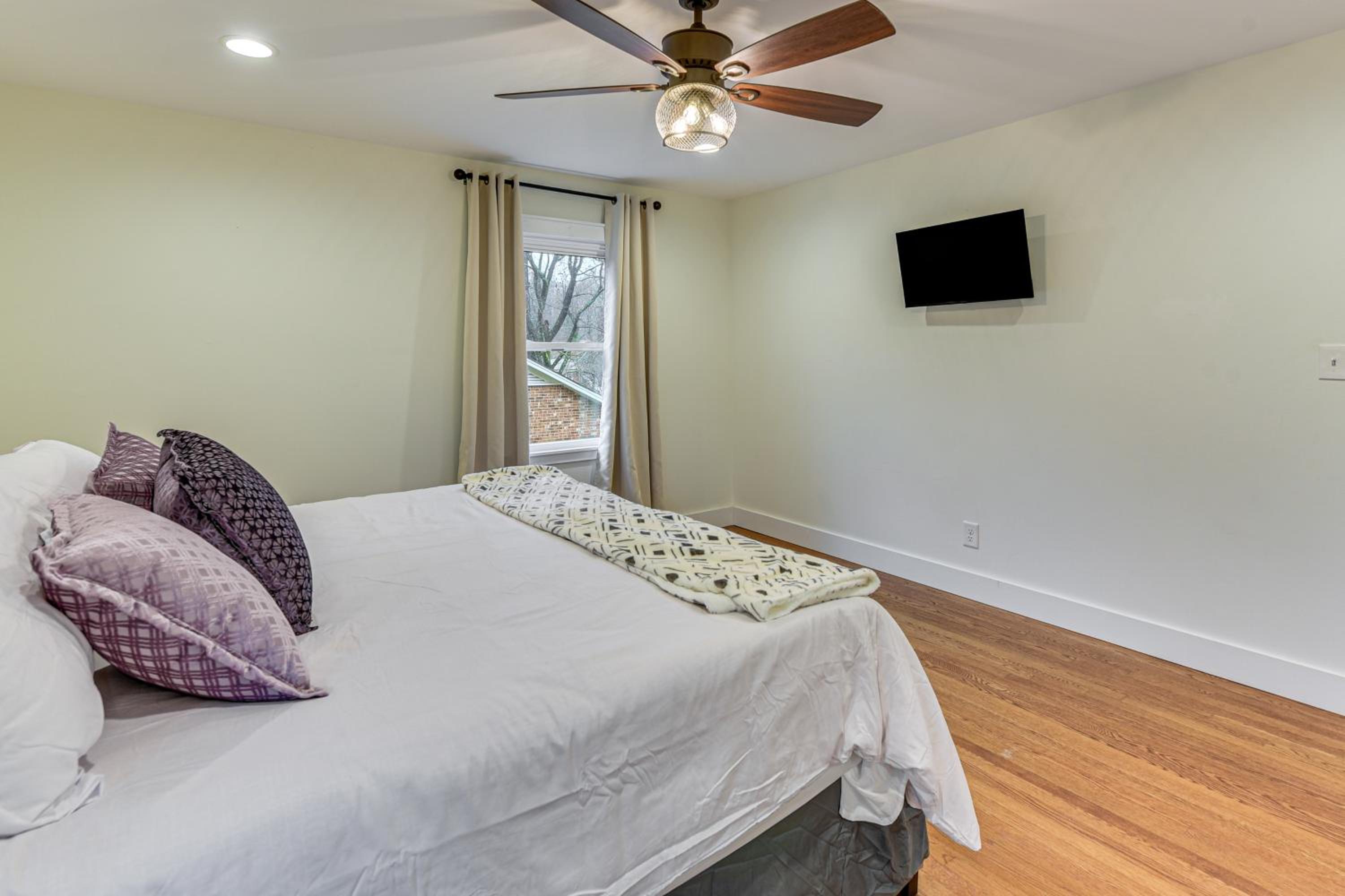 Dog-Friendly Yard, 5 Mi to Uptown Charlotte Home