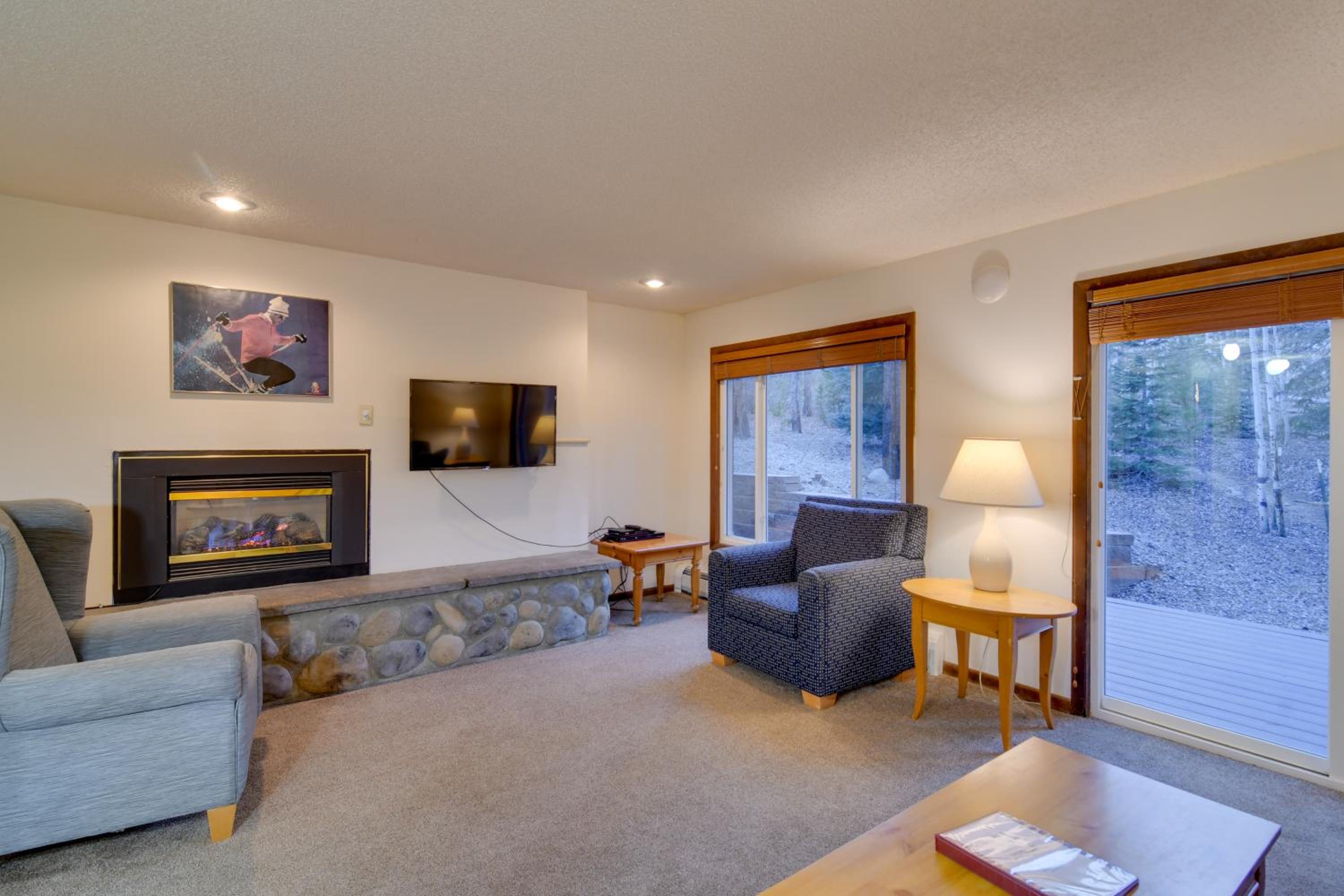 Woodsy Winter Park Condo with Pool and Hot Tub Access
