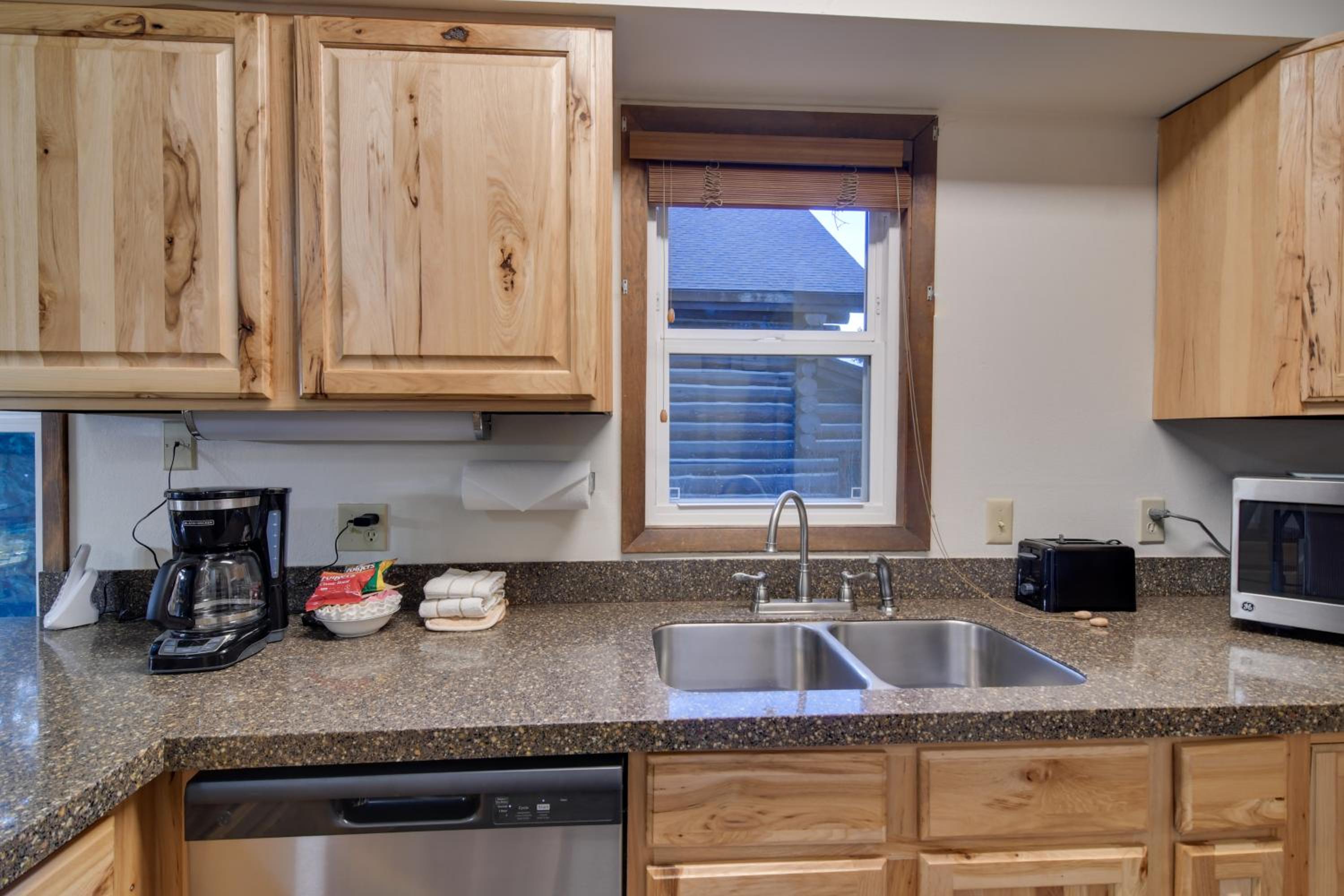 Woodsy Winter Park Condo with Pool and Hot Tub Access