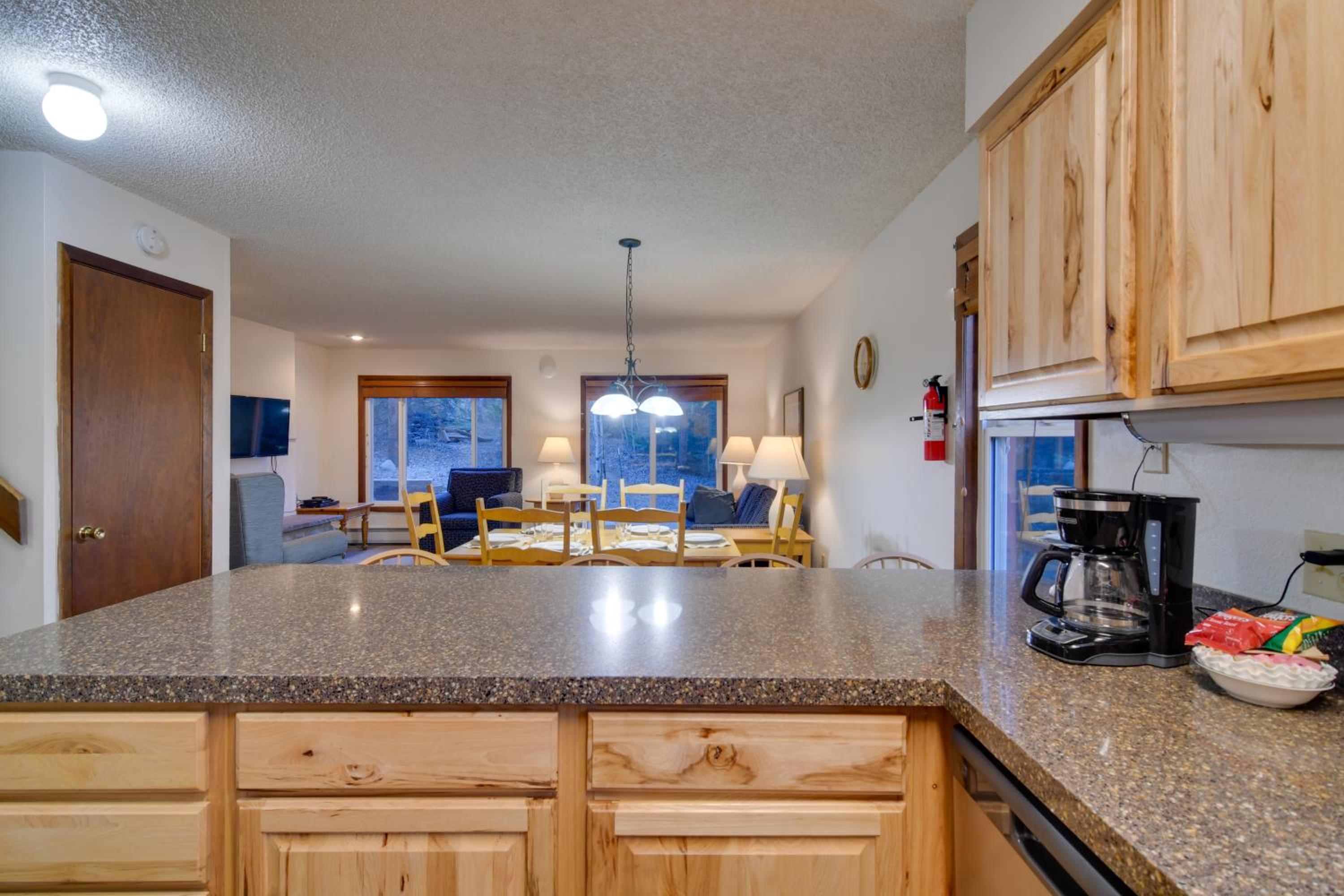 Woodsy Winter Park Condo with Pool and Hot Tub Access