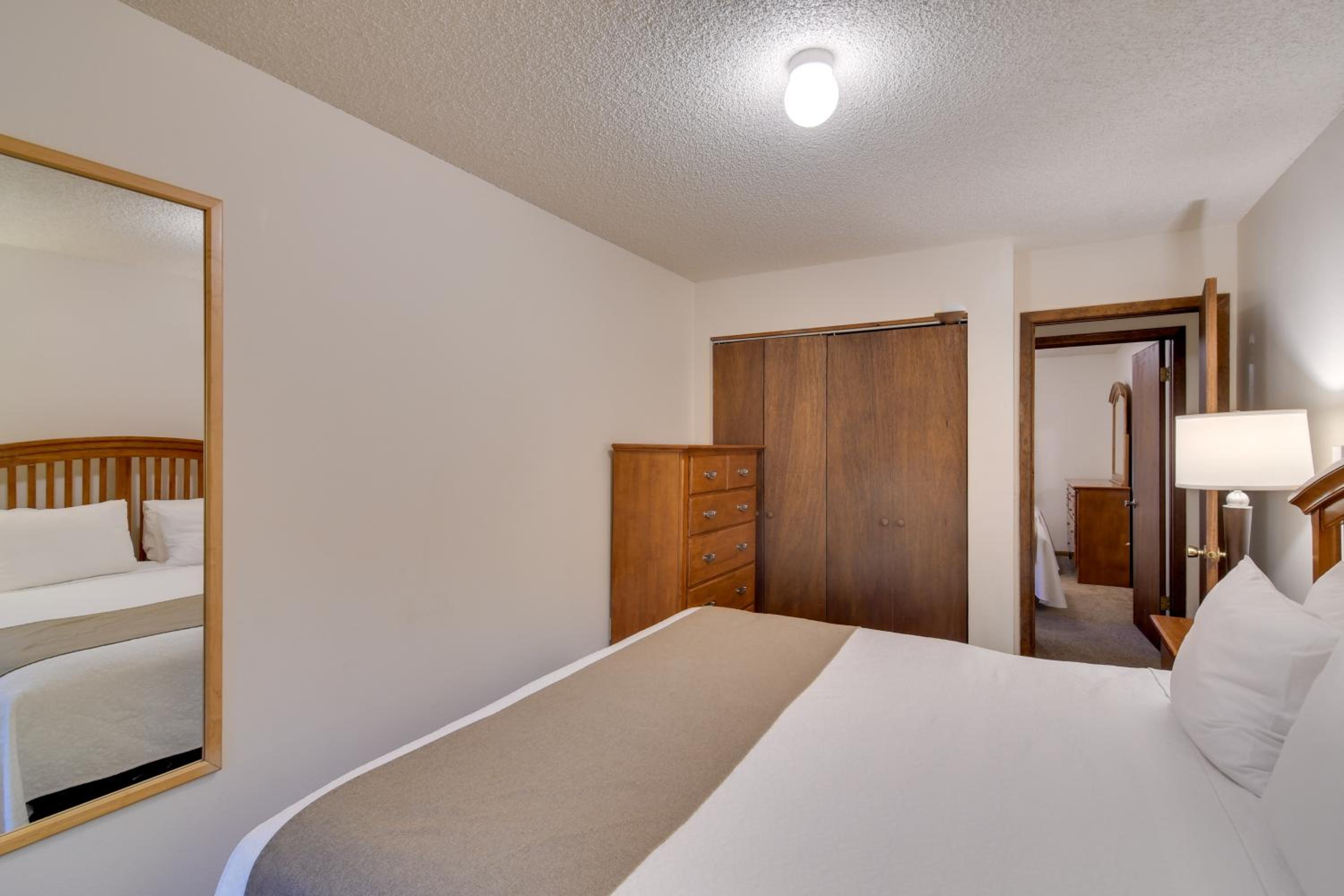 Woodsy Winter Park Condo with Pool and Hot Tub Access