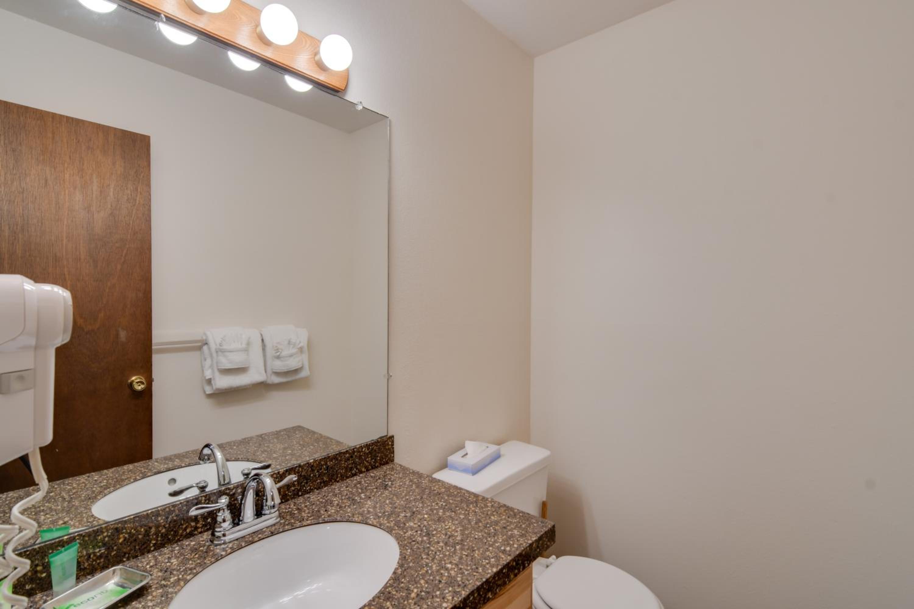 Woodsy Winter Park Condo with Pool and Hot Tub Access