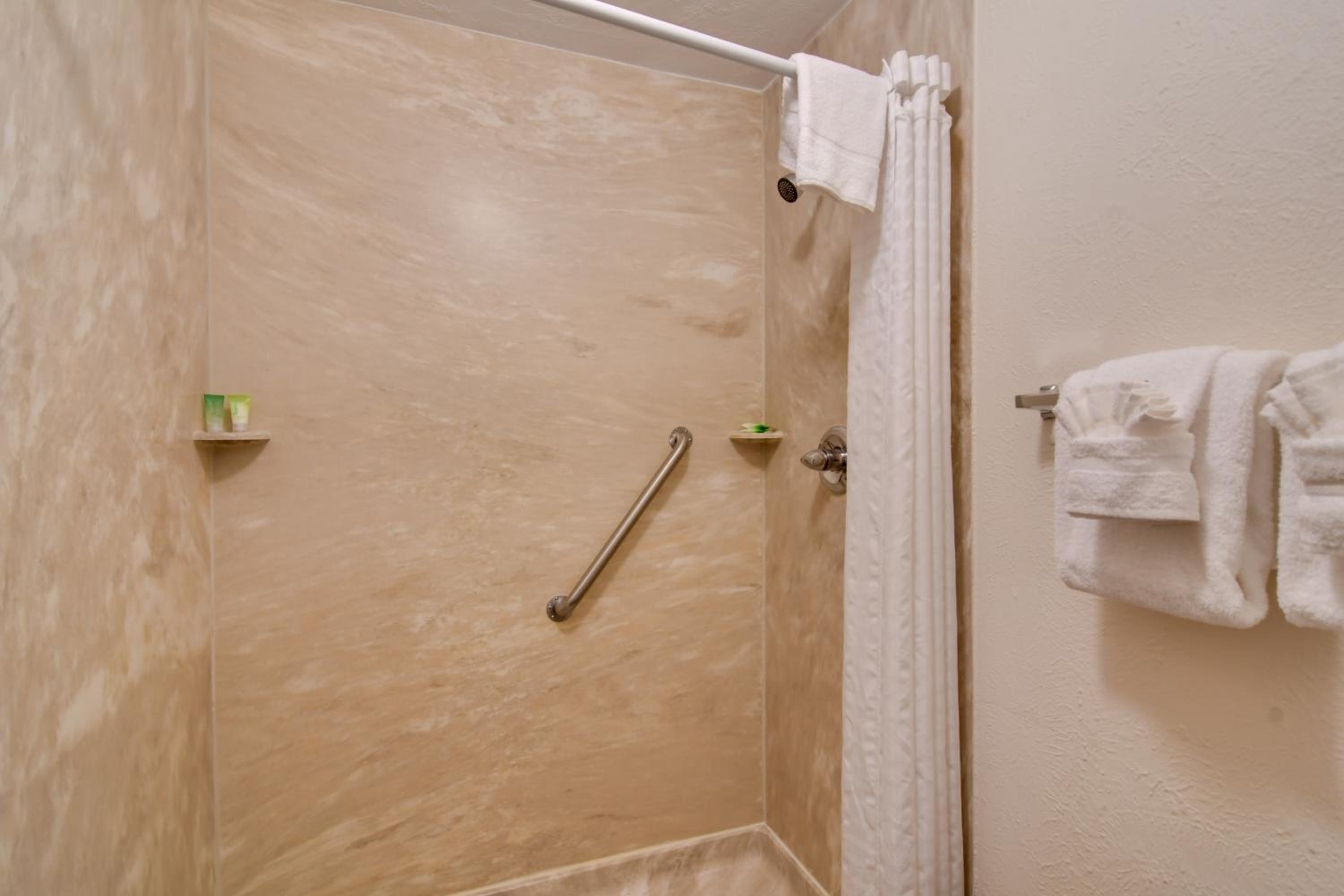 Woodsy Winter Park Condo with Pool and Hot Tub Access