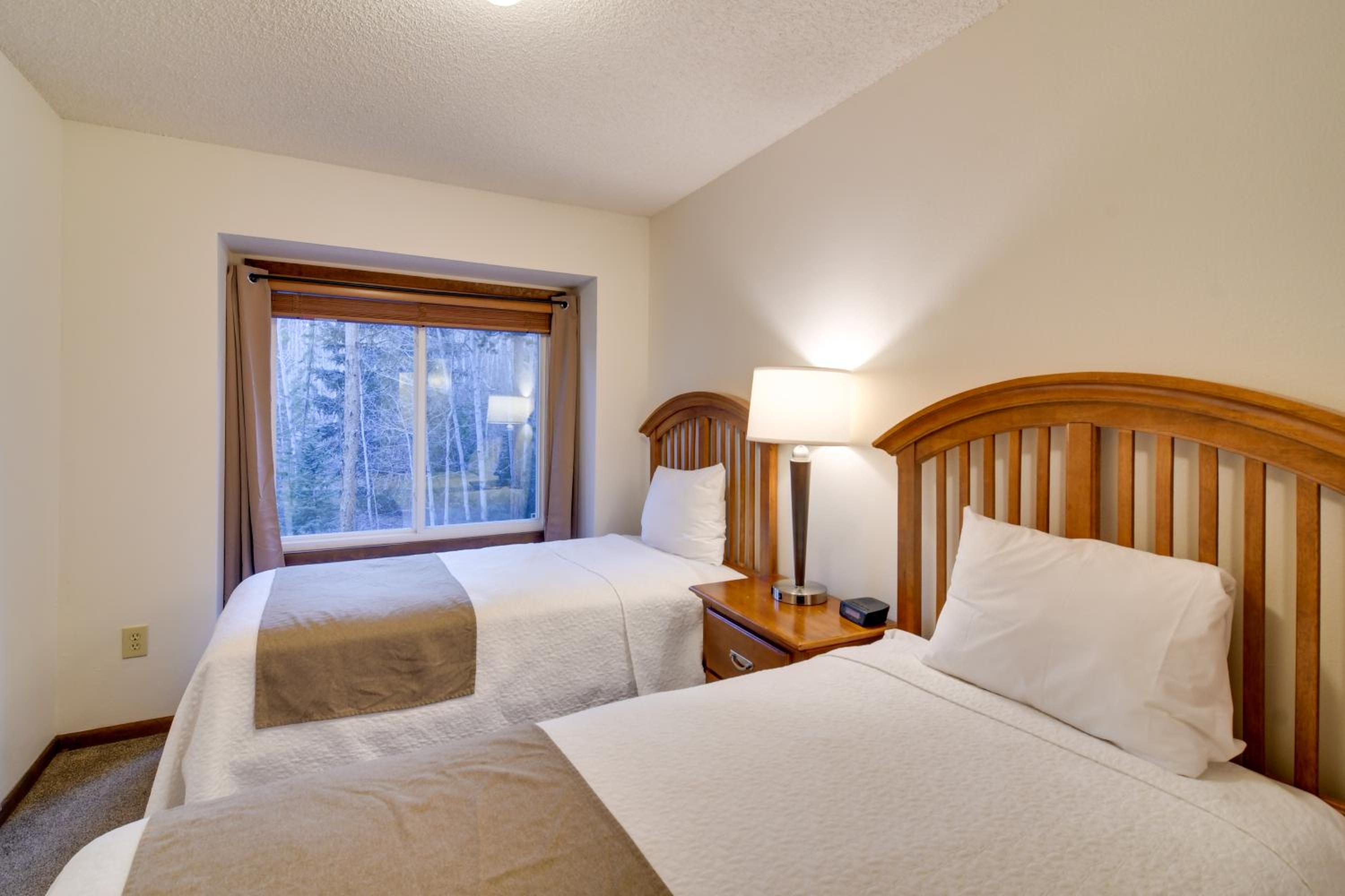 Woodsy Winter Park Condo with Pool and Hot Tub Access