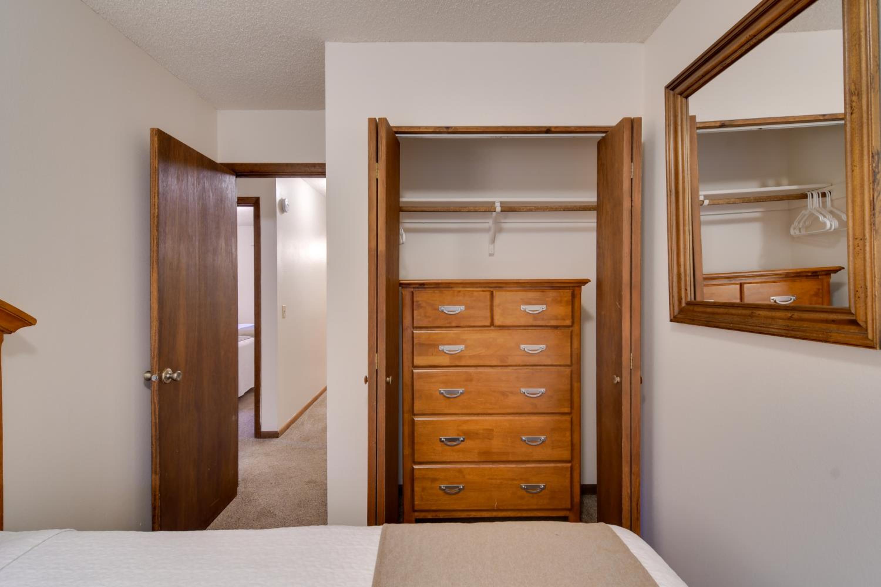Woodsy Winter Park Condo with Pool and Hot Tub Access