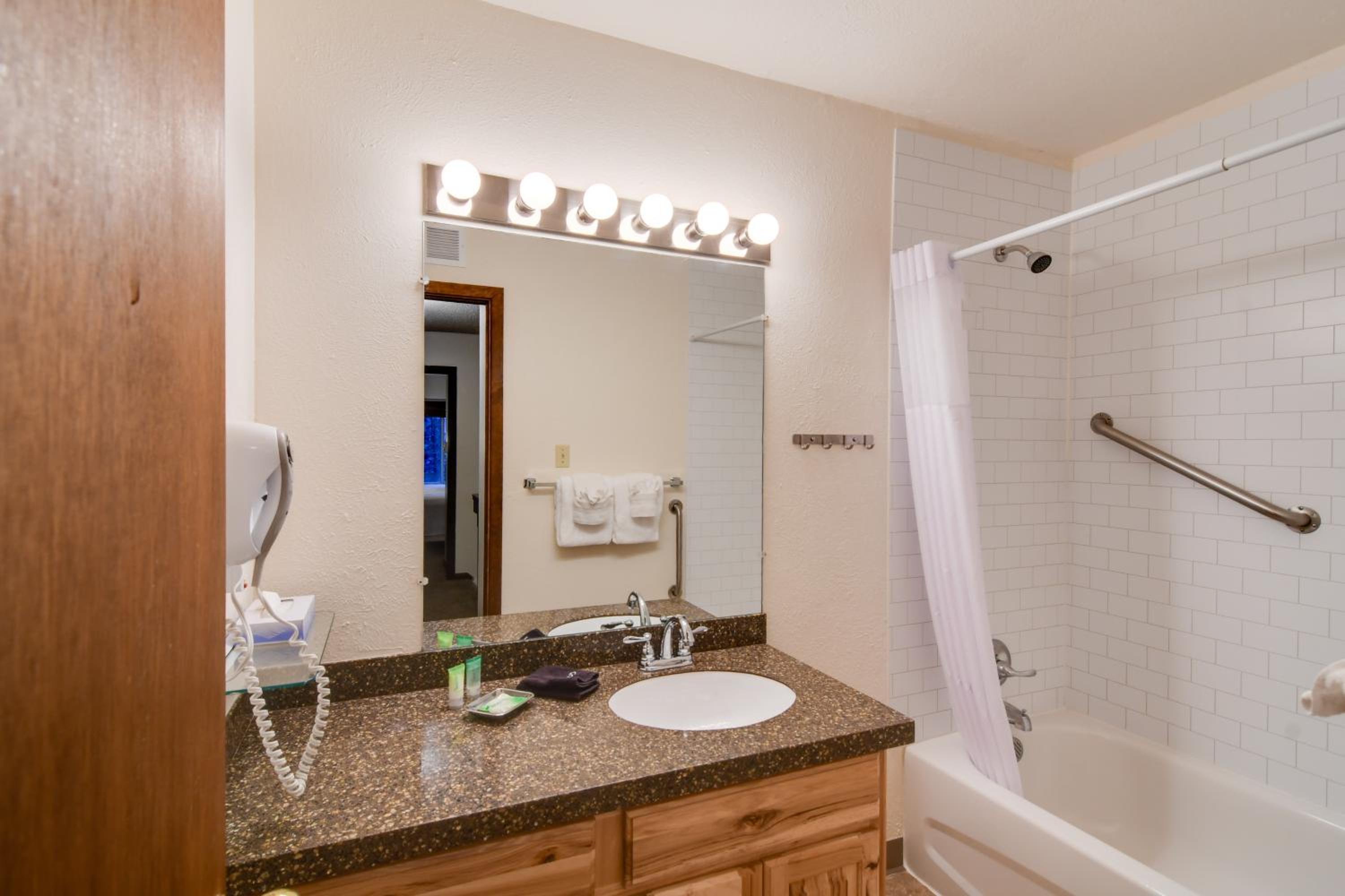 Woodsy Winter Park Condo with Pool and Hot Tub Access
