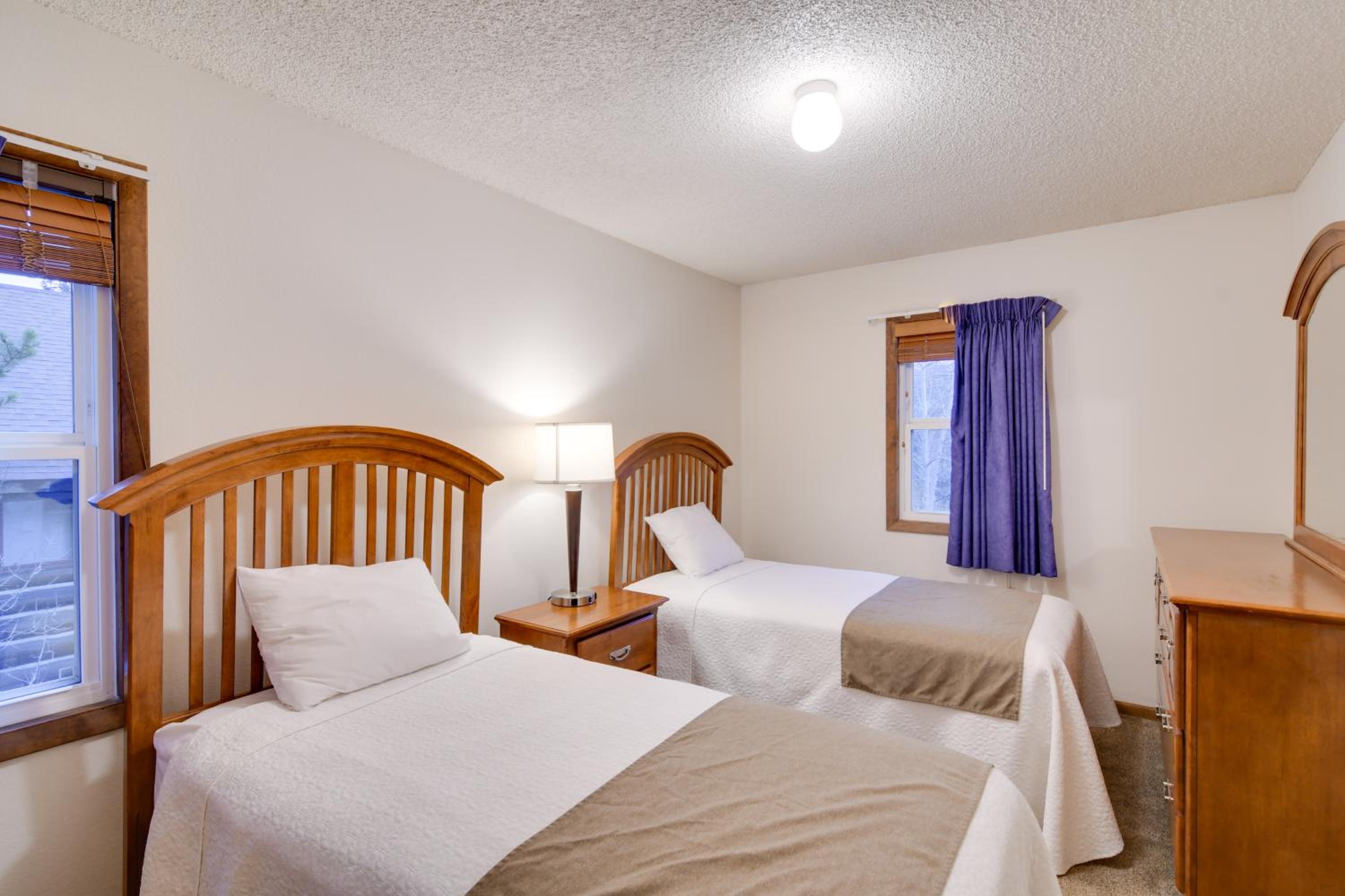 Woodsy Winter Park Condo with Pool and Hot Tub Access