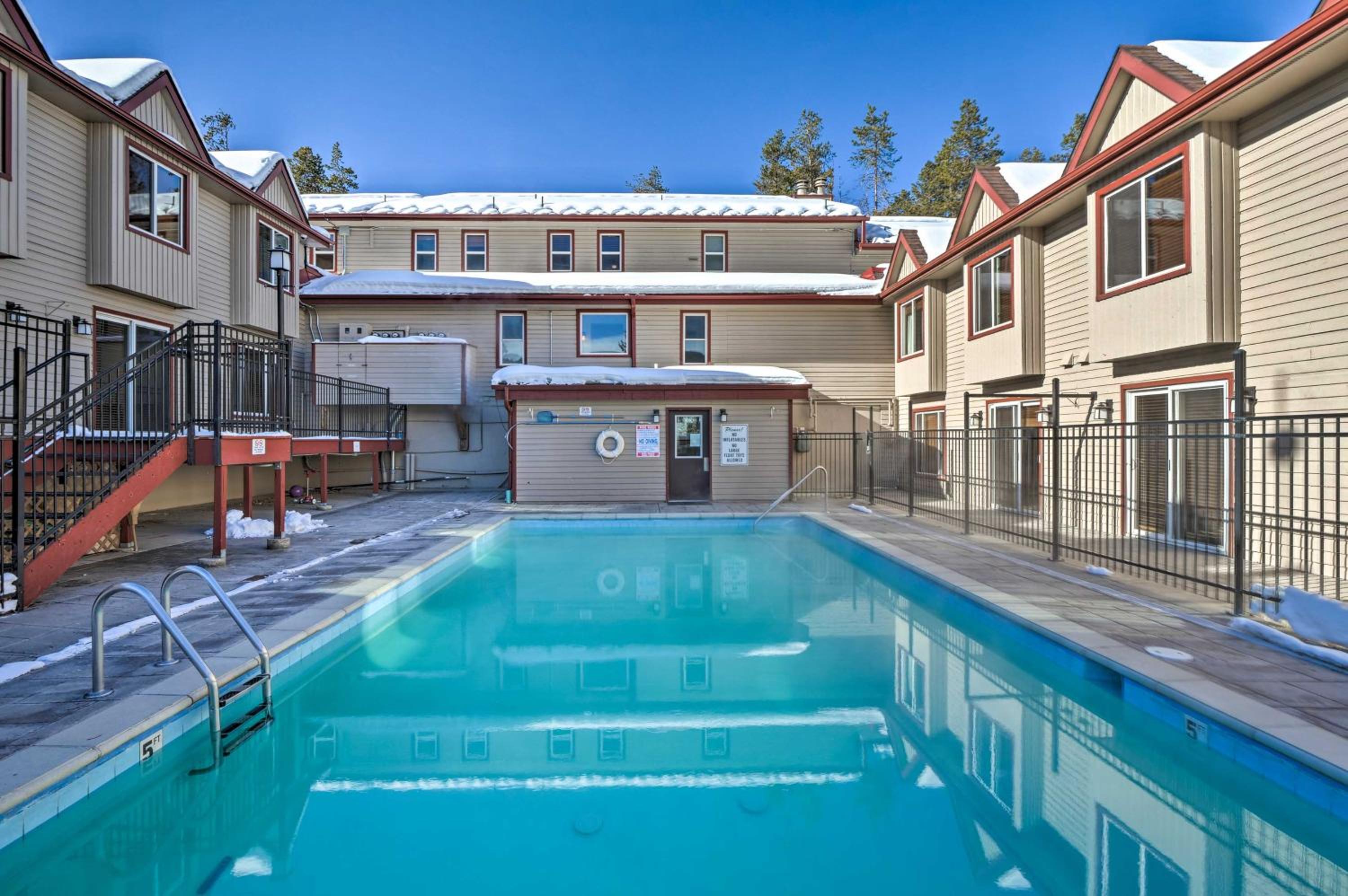 Woodsy Winter Park Condo with Pool and Hot Tub Access