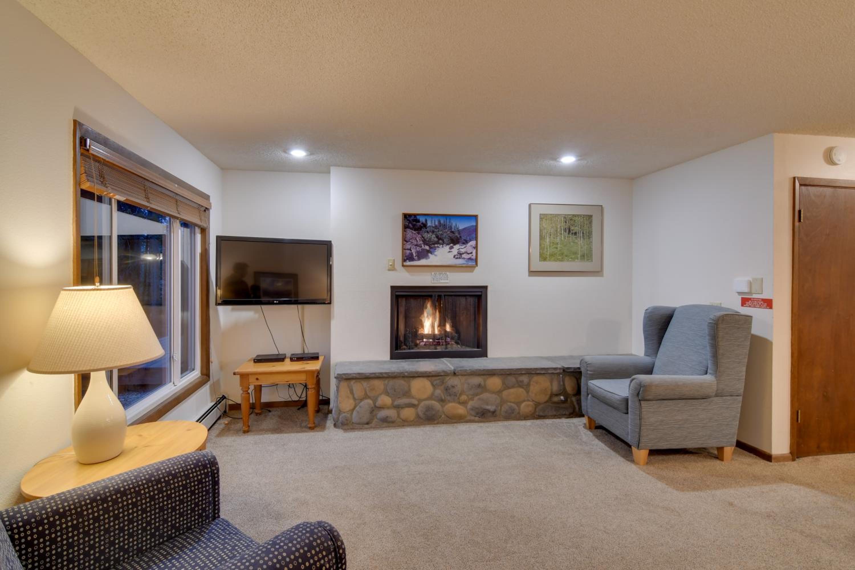 Shuttle to Winter Park Resort! Group Condo with Pool