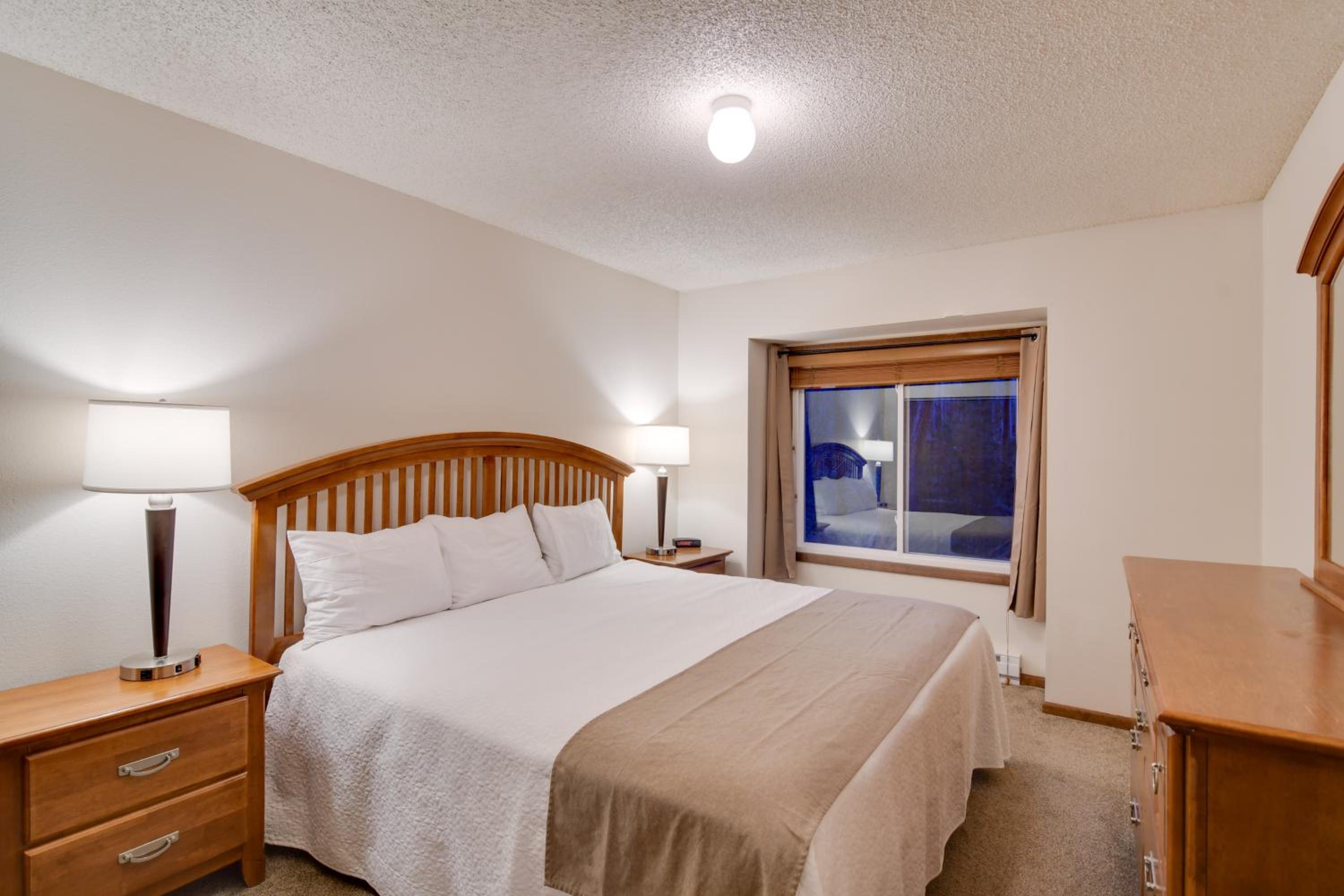 Shuttle to Winter Park Resort! Group Condo with Pool