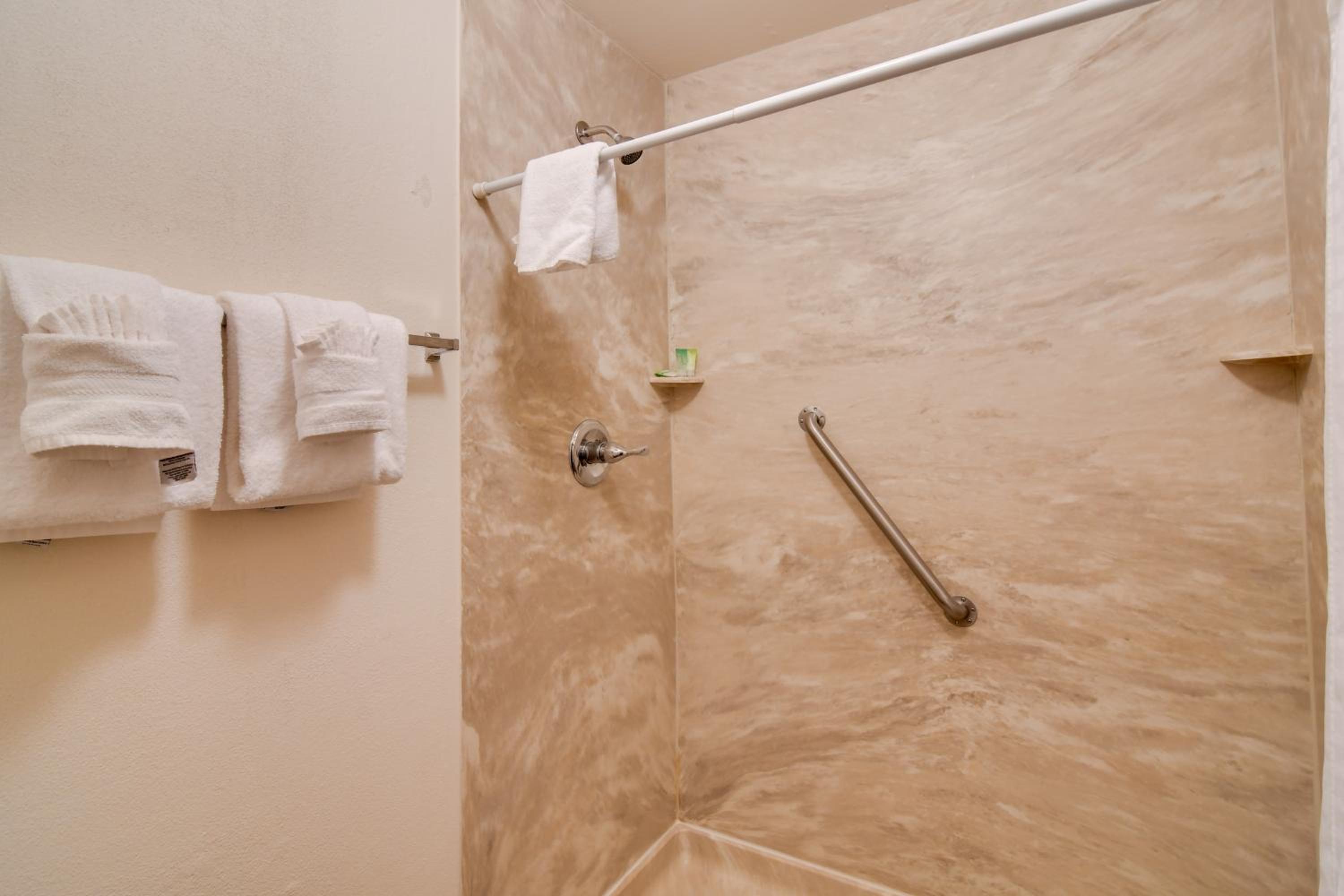 Shuttle to Winter Park Resort! Group Condo with Pool
