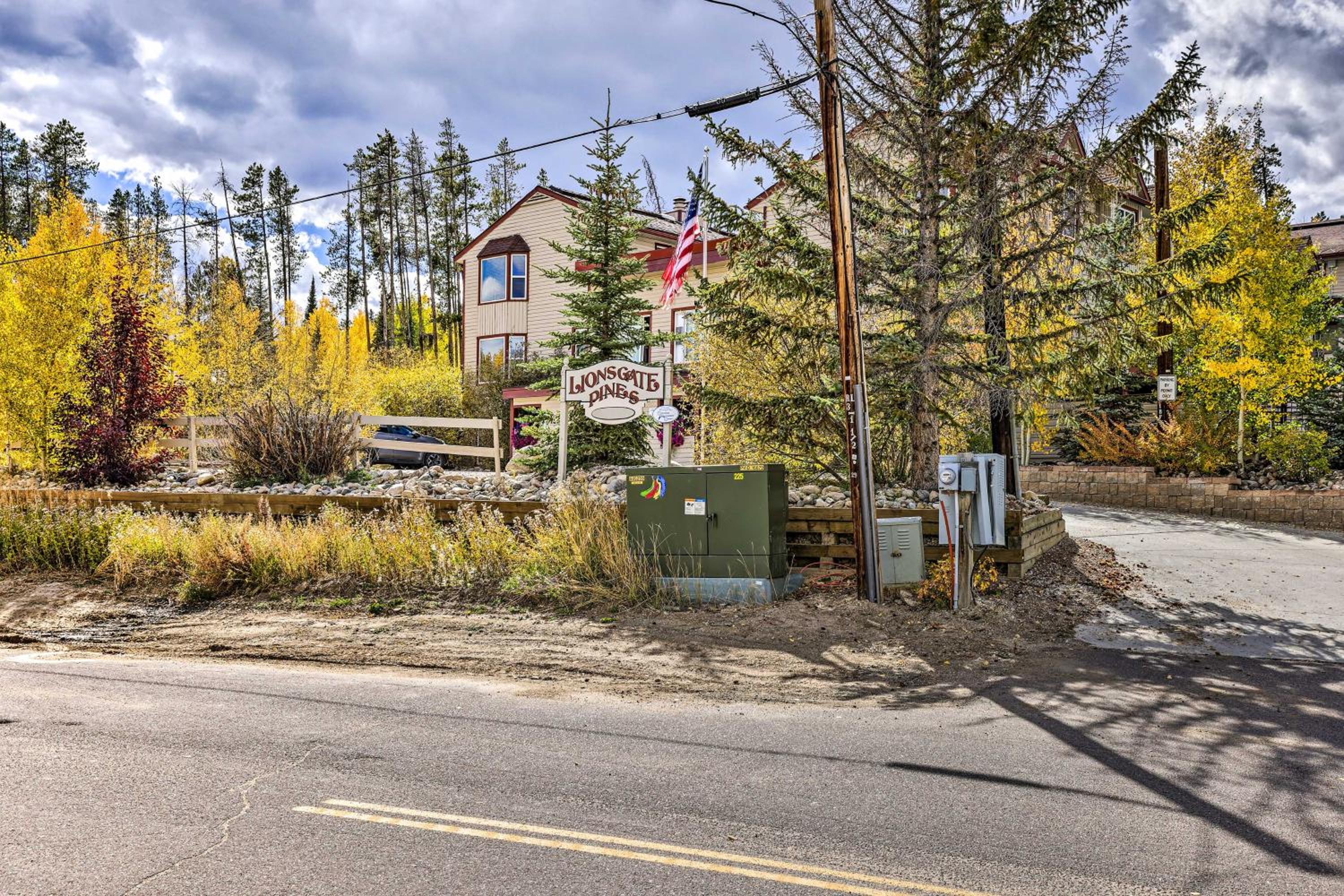 Shuttle to Winter Park Resort! Group Condo with Pool
