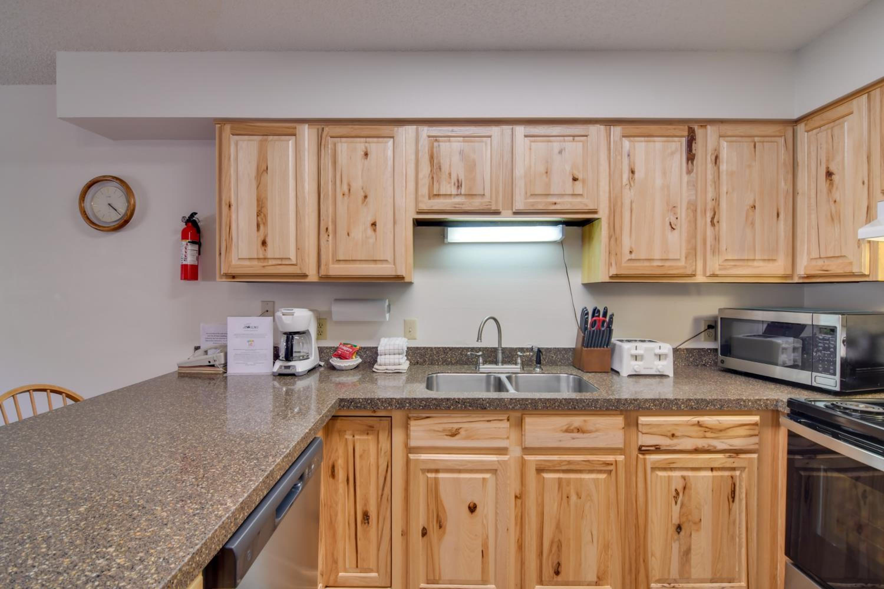 3 Mi to Skiing Walkable Dtwn Winter Park Condo!