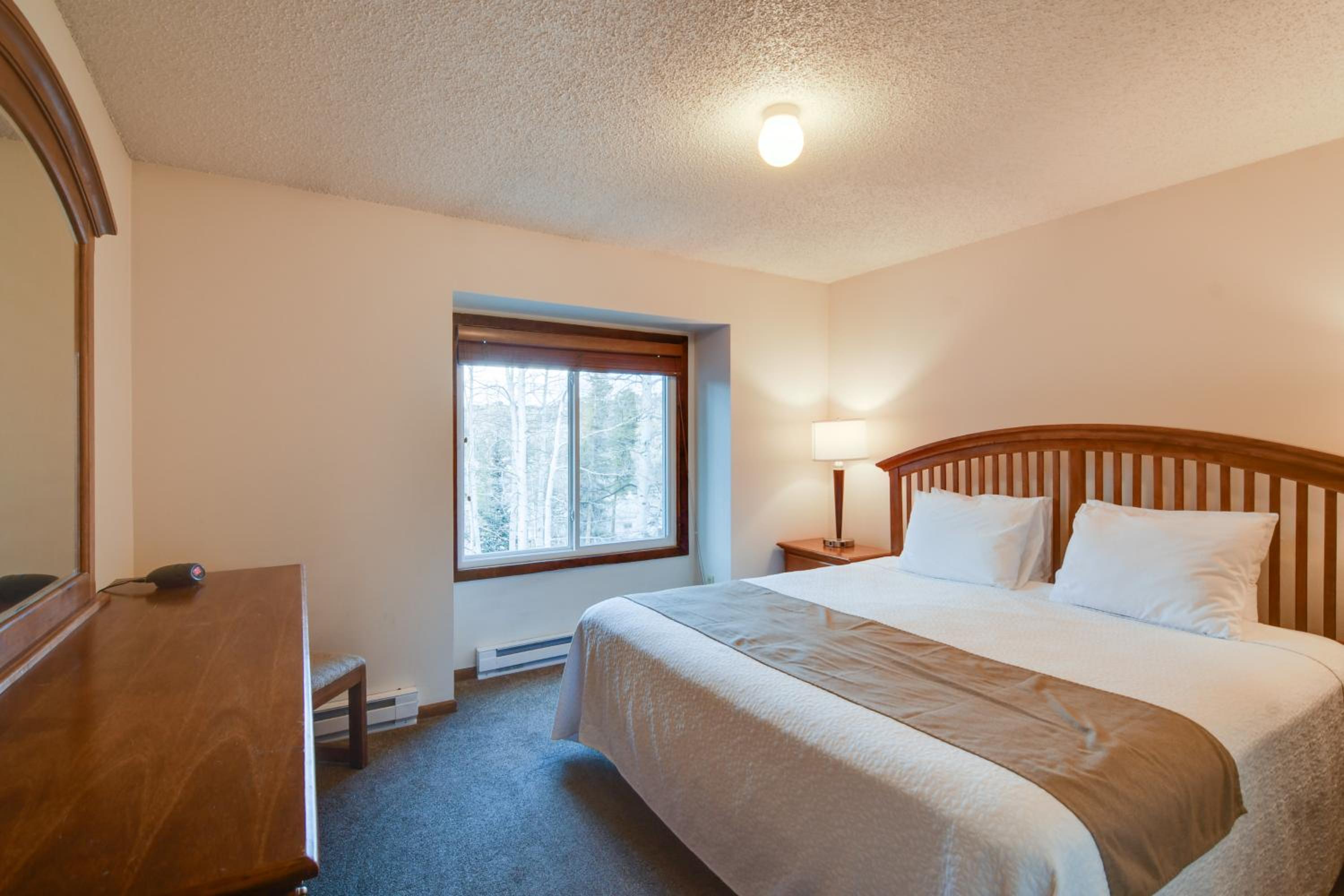 3 Mi to Skiing Walkable Dtwn Winter Park Condo!