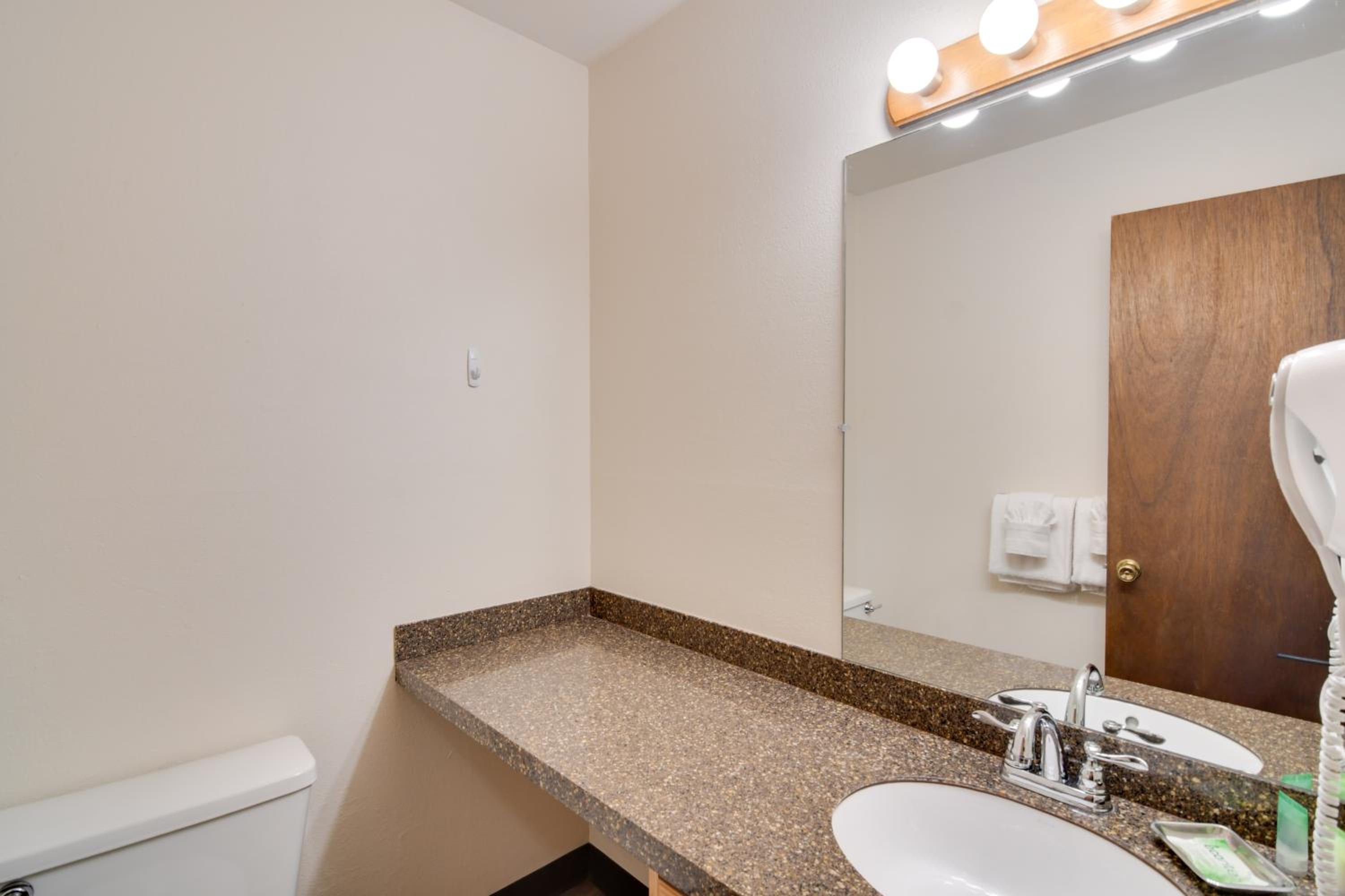 3 Mi to Skiing Walkable Dtwn Winter Park Condo!