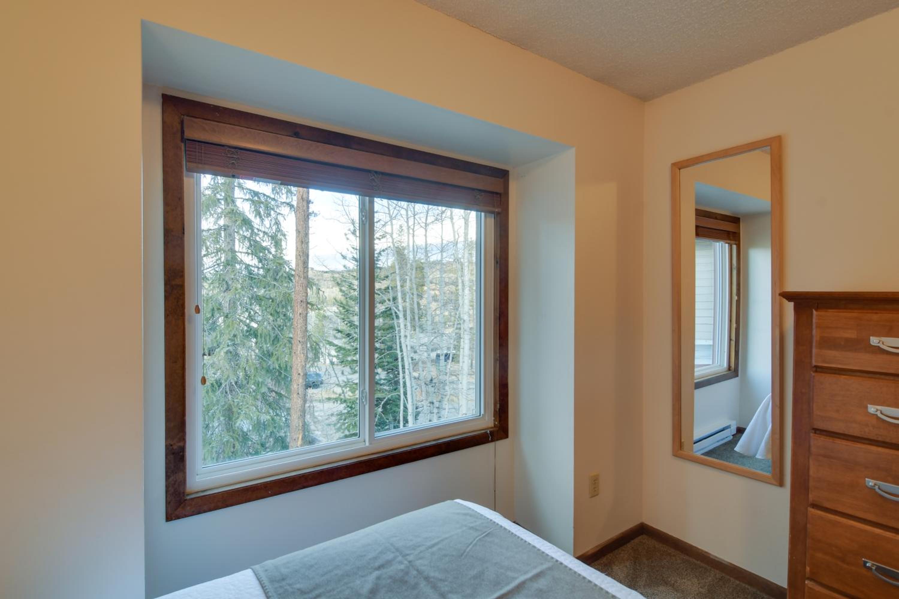 3 Mi to Skiing Walkable Dtwn Winter Park Condo!