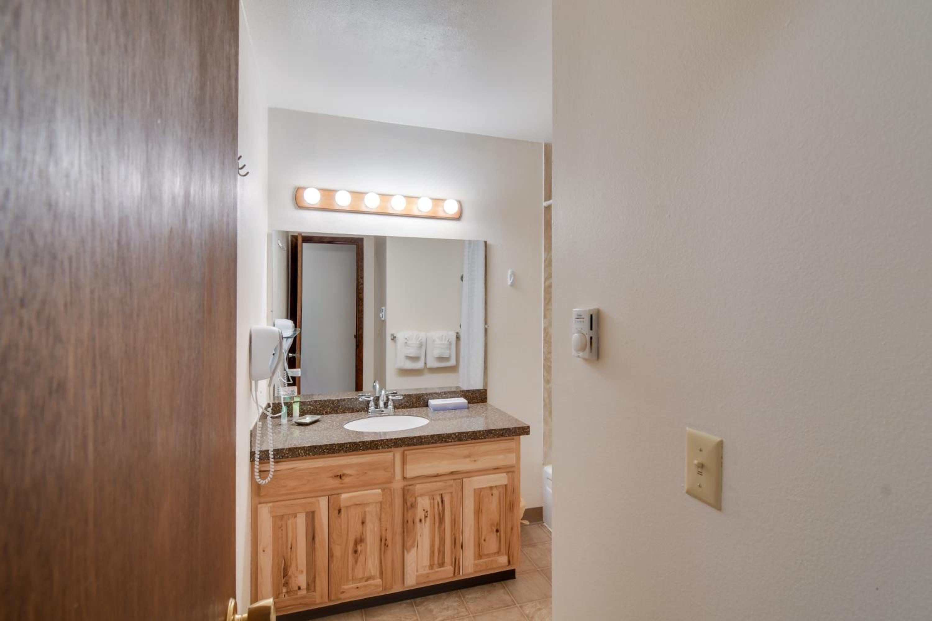 3 Mi to Skiing Walkable Dtwn Winter Park Condo!