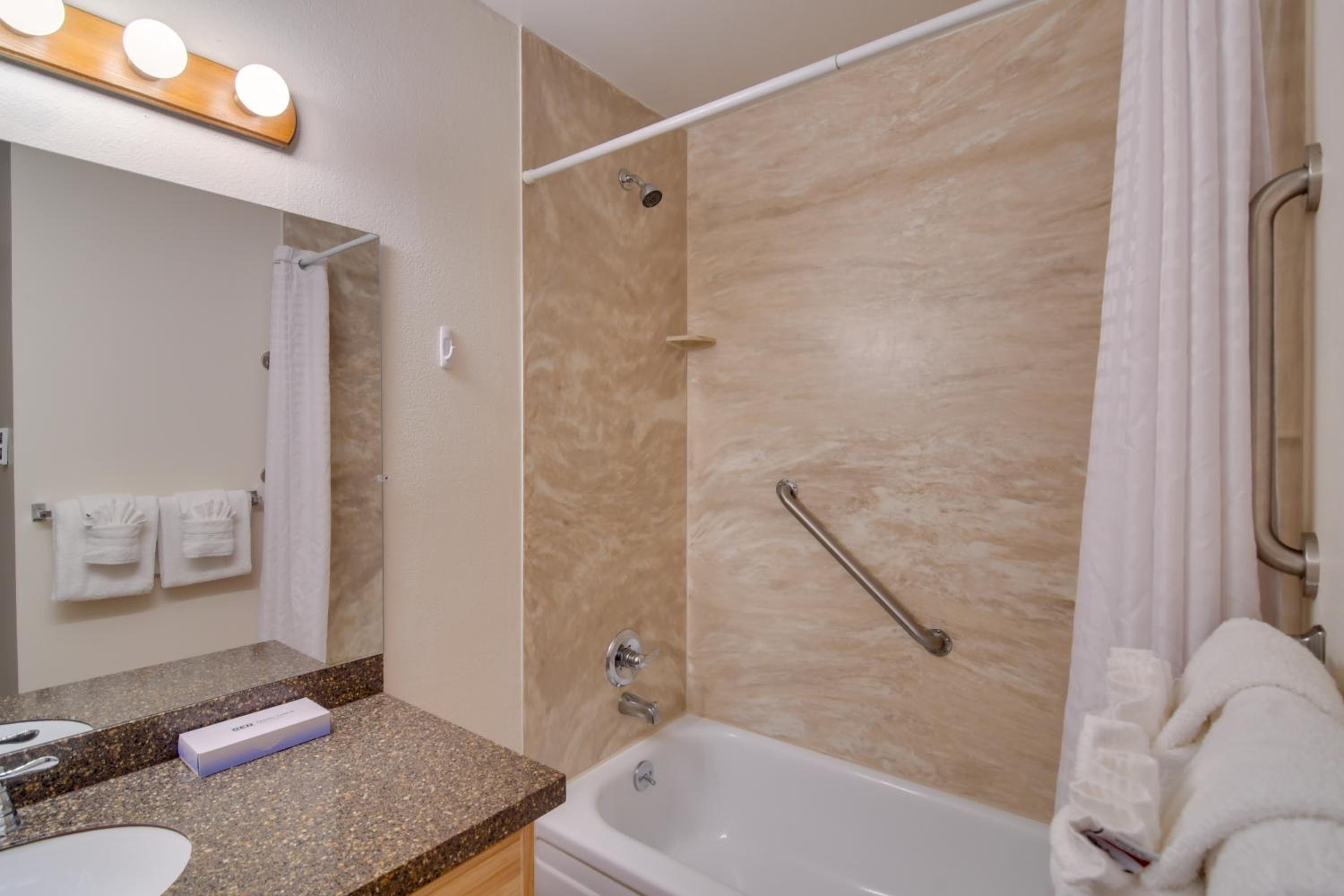 3 Mi to Skiing Walkable Dtwn Winter Park Condo!