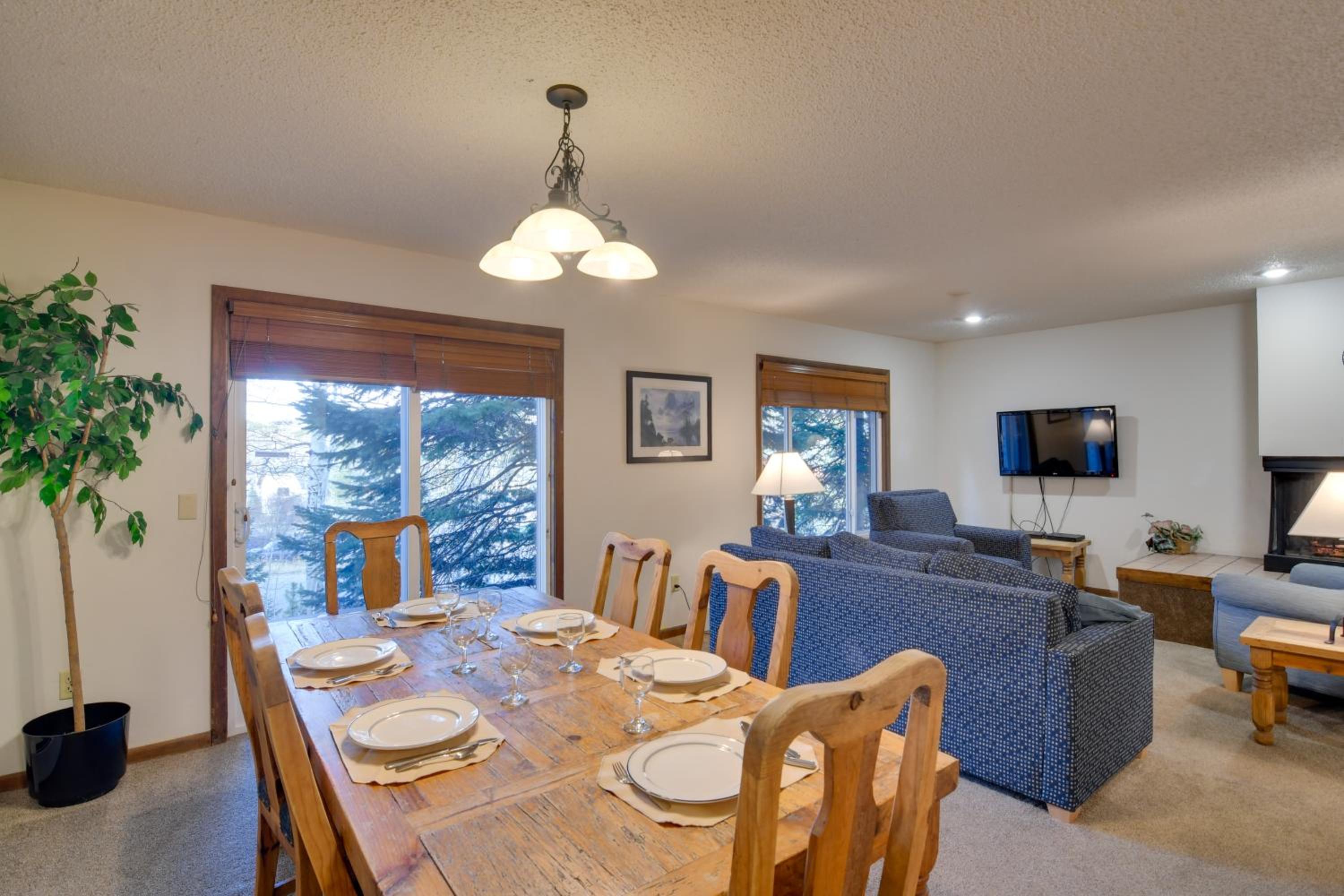 Hot Tub and Heated Pool! Ski Retreat in Winter Park