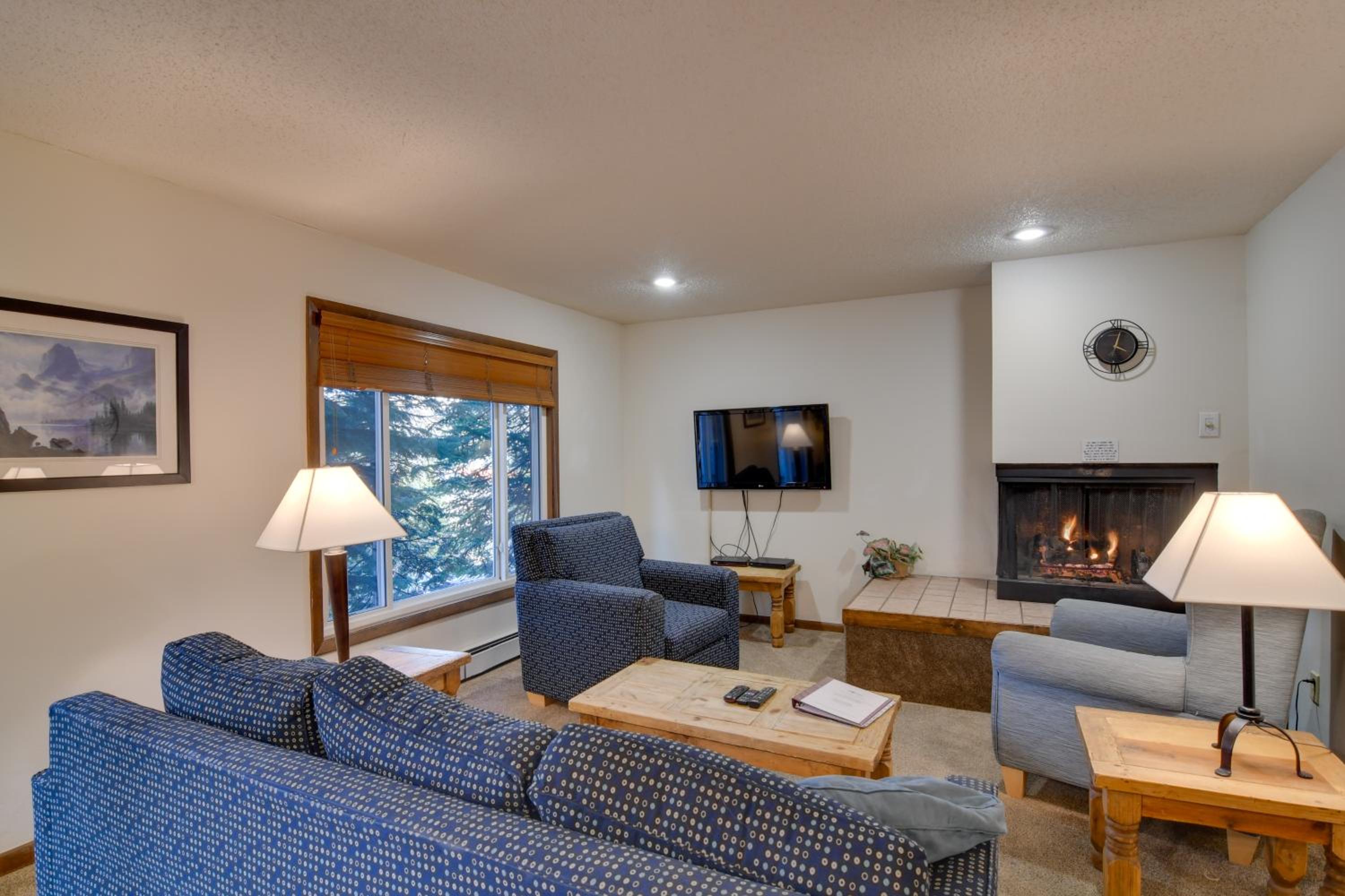 Hot Tub and Heated Pool! Ski Retreat in Winter Park