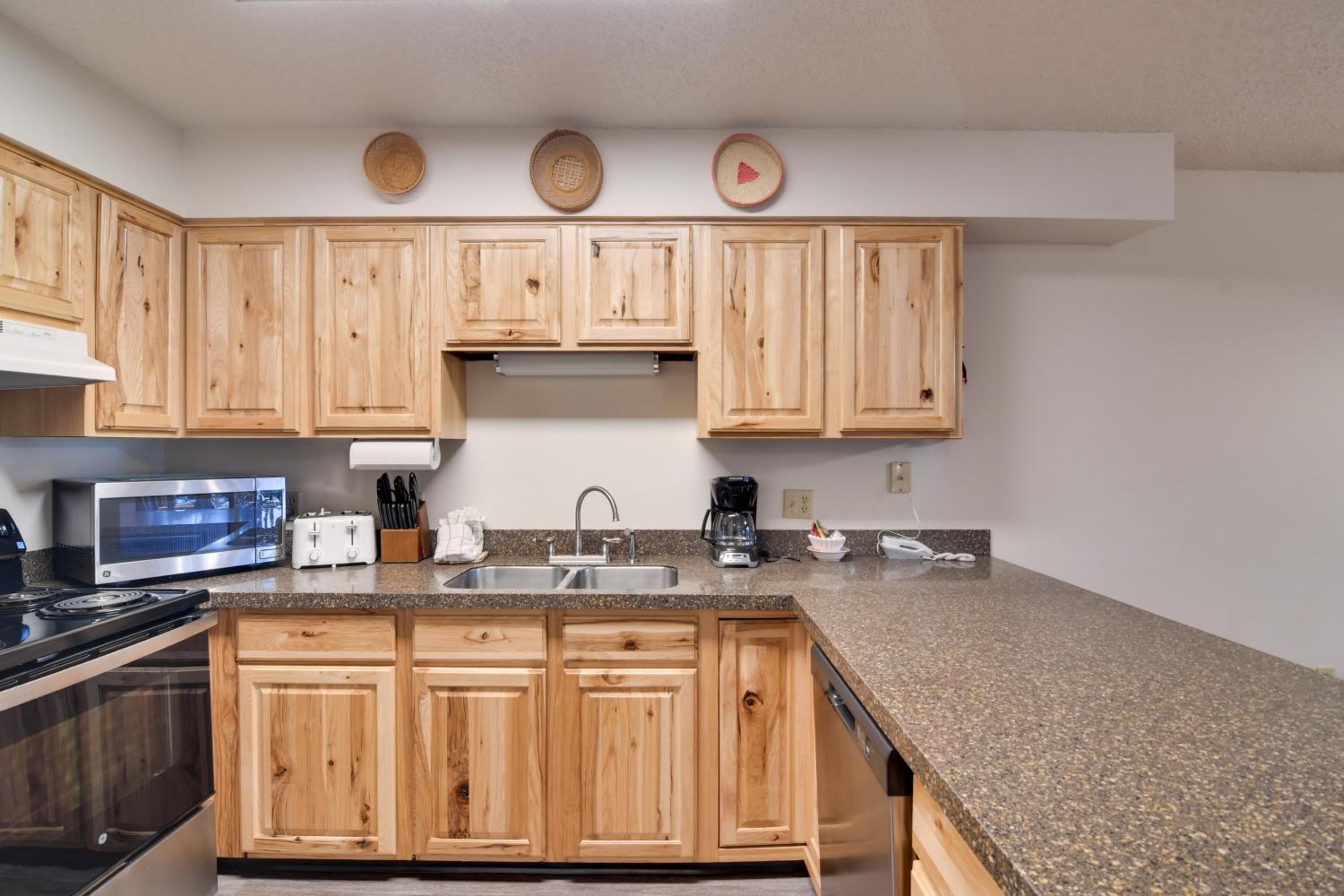 Hot Tub and Heated Pool! Ski Retreat in Winter Park