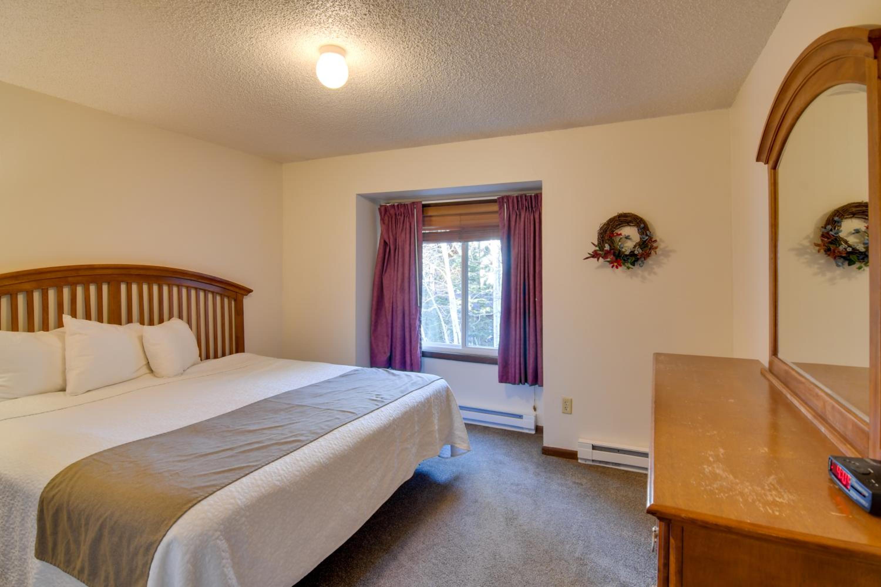 Hot Tub and Heated Pool! Ski Retreat in Winter Park