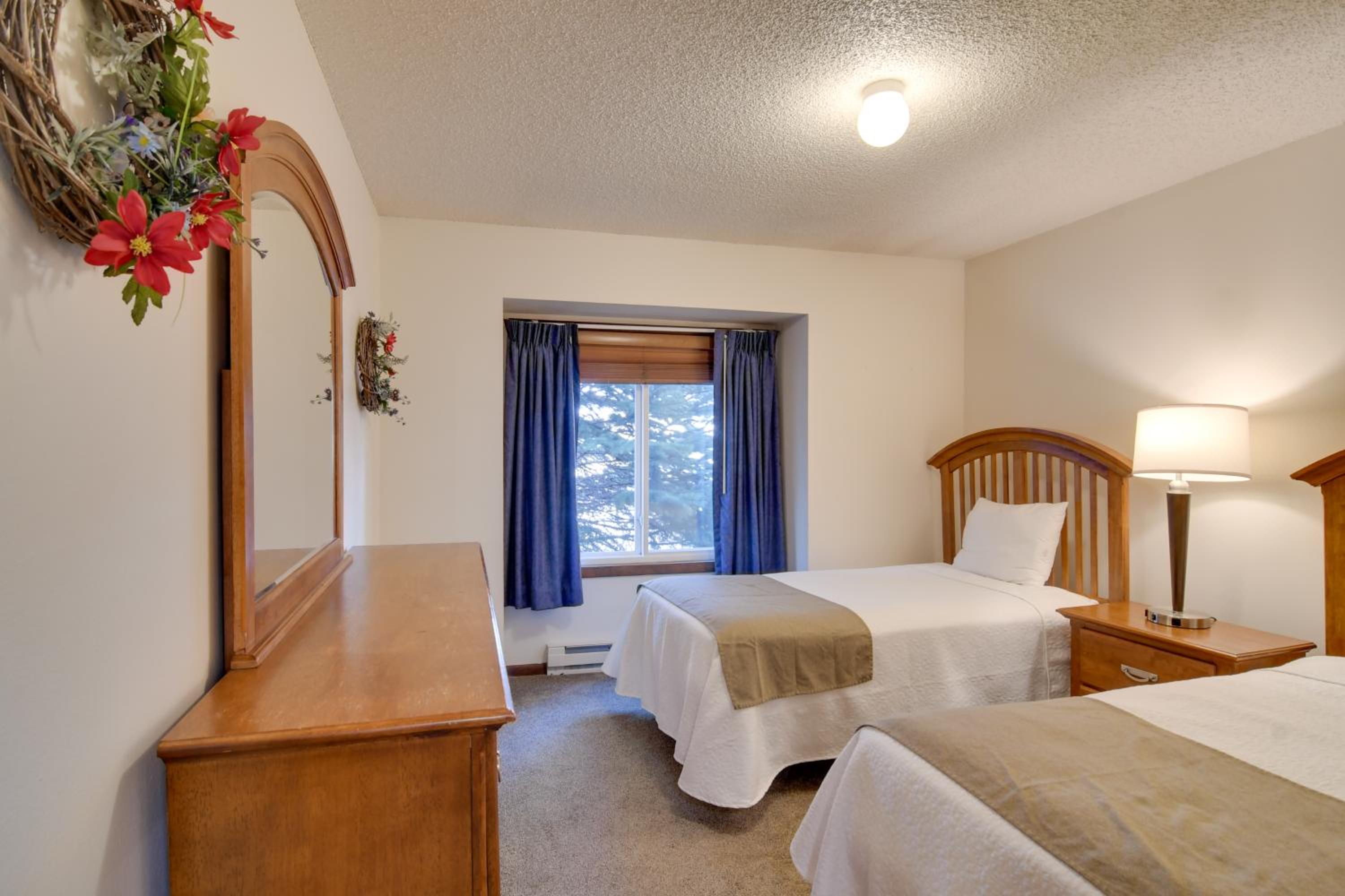 Hot Tub and Heated Pool! Ski Retreat in Winter Park