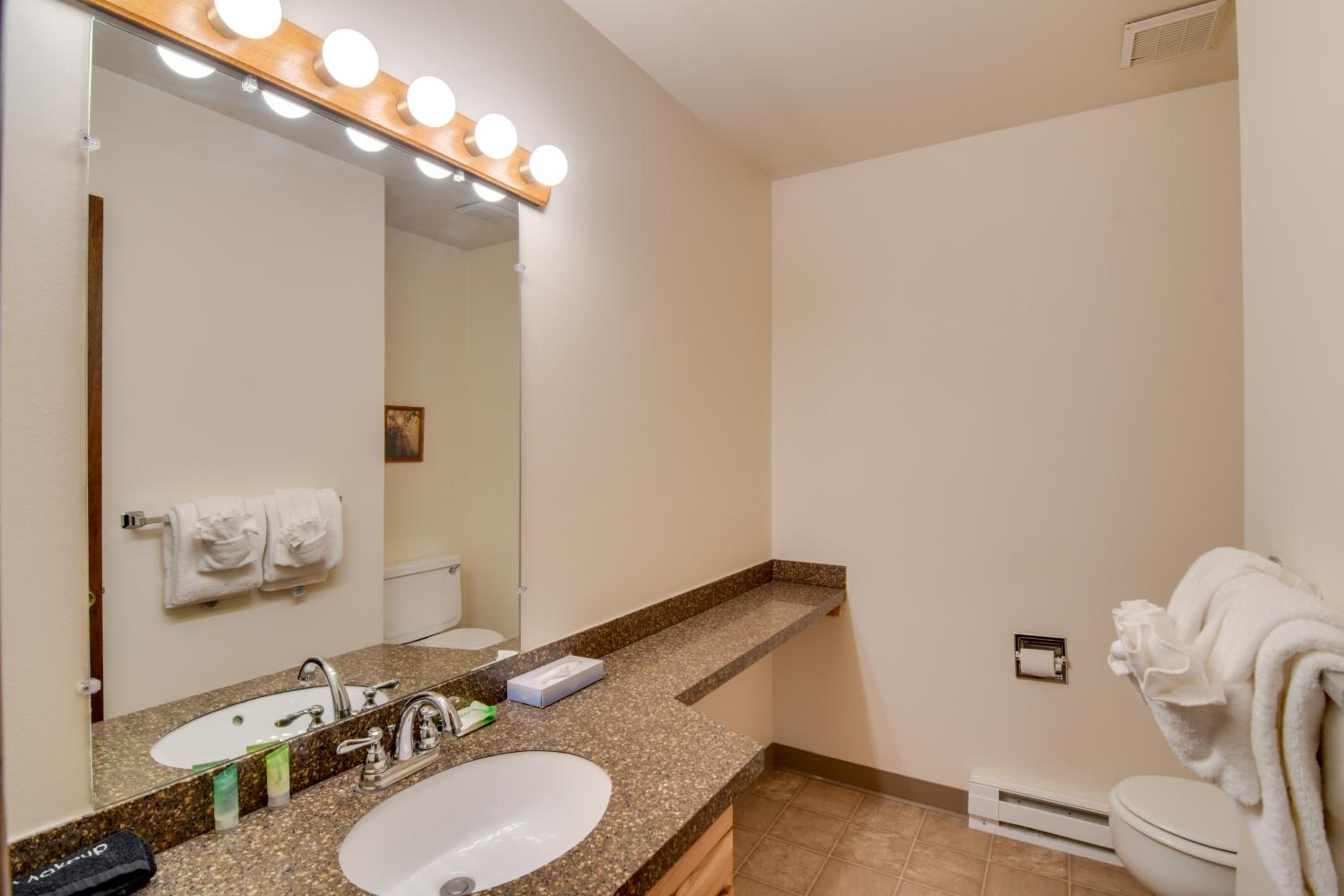 Hot Tub and Heated Pool! Ski Retreat in Winter Park