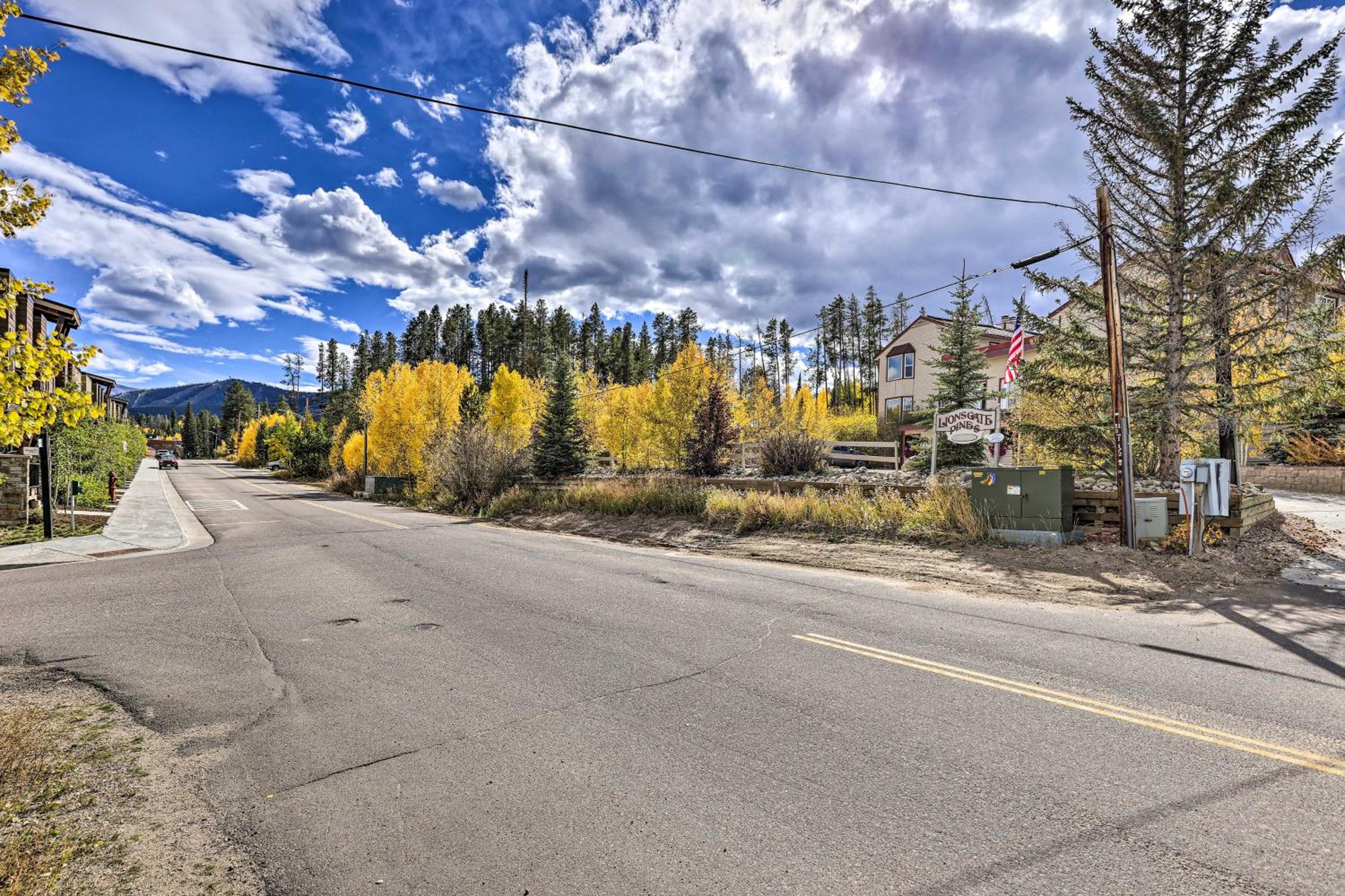 Hot Tub and Heated Pool! Ski Retreat in Winter Park