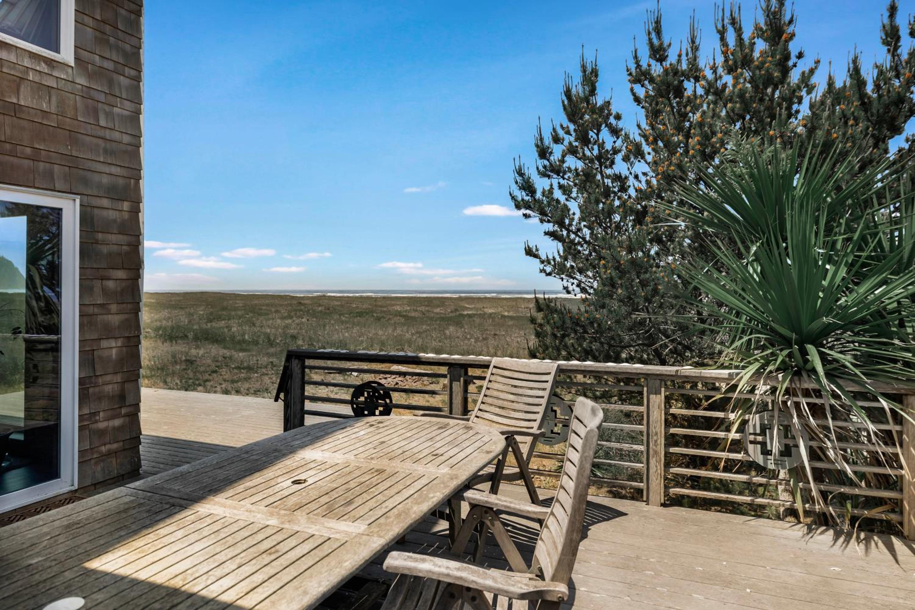Fantastic Beach View! Oregon Escape with Game Room