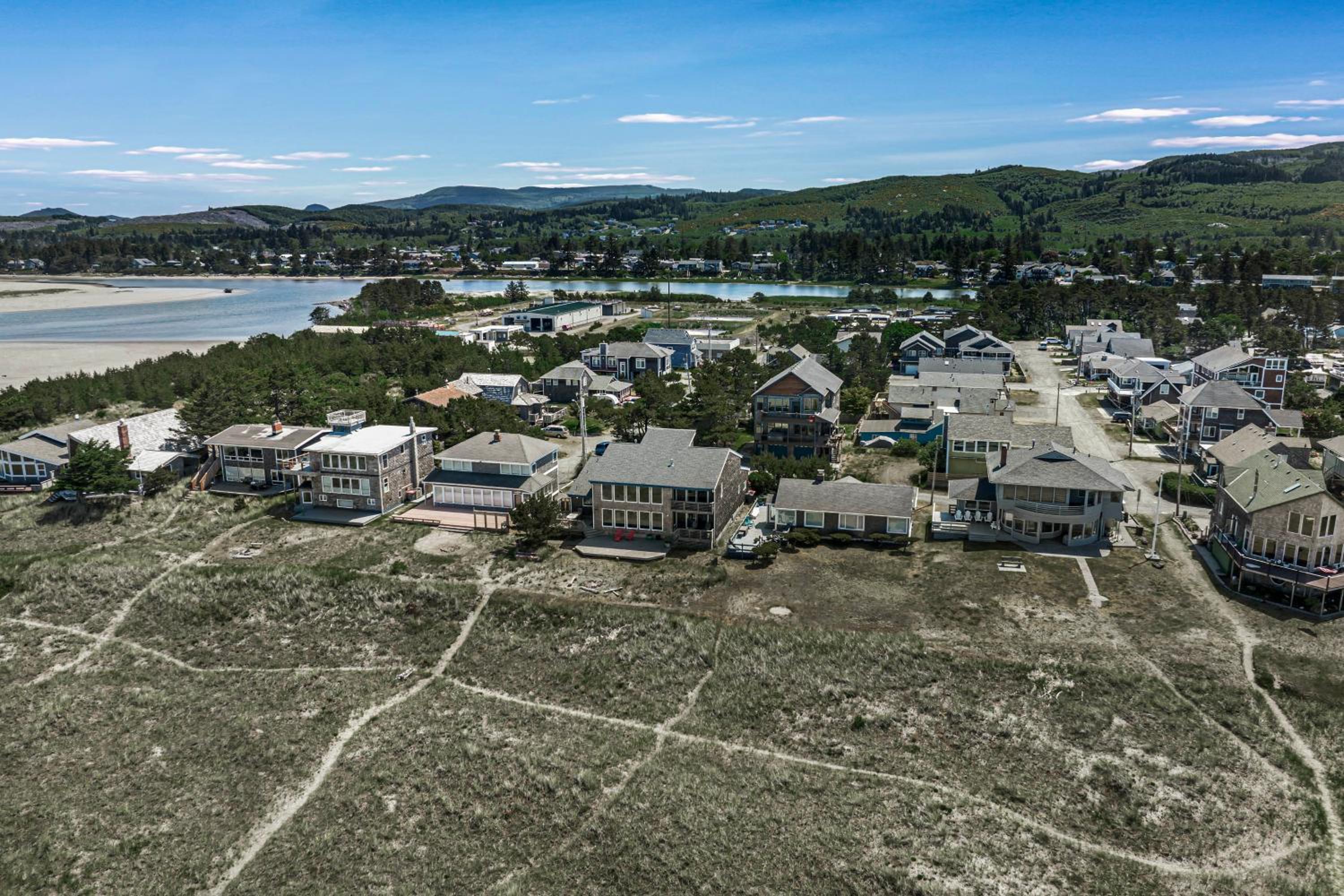 Fantastic Beach View! Oregon Escape with Game Room