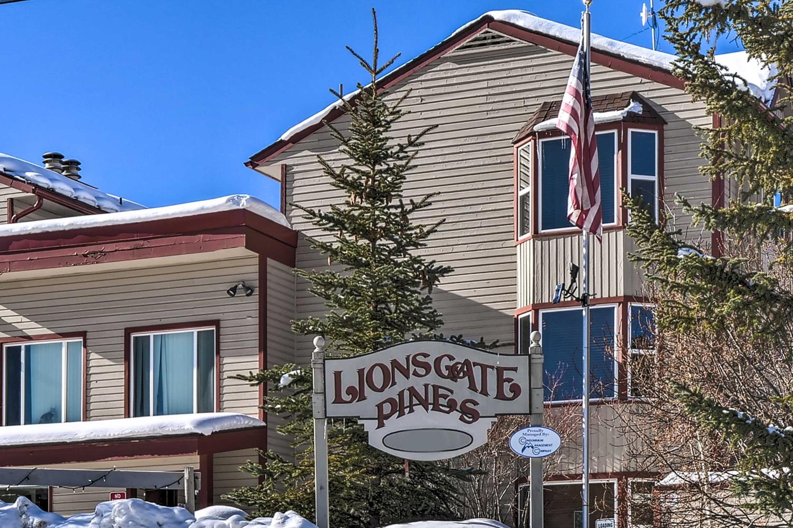 Ski and Hike! Easy Adventuring at Winter Park Condo