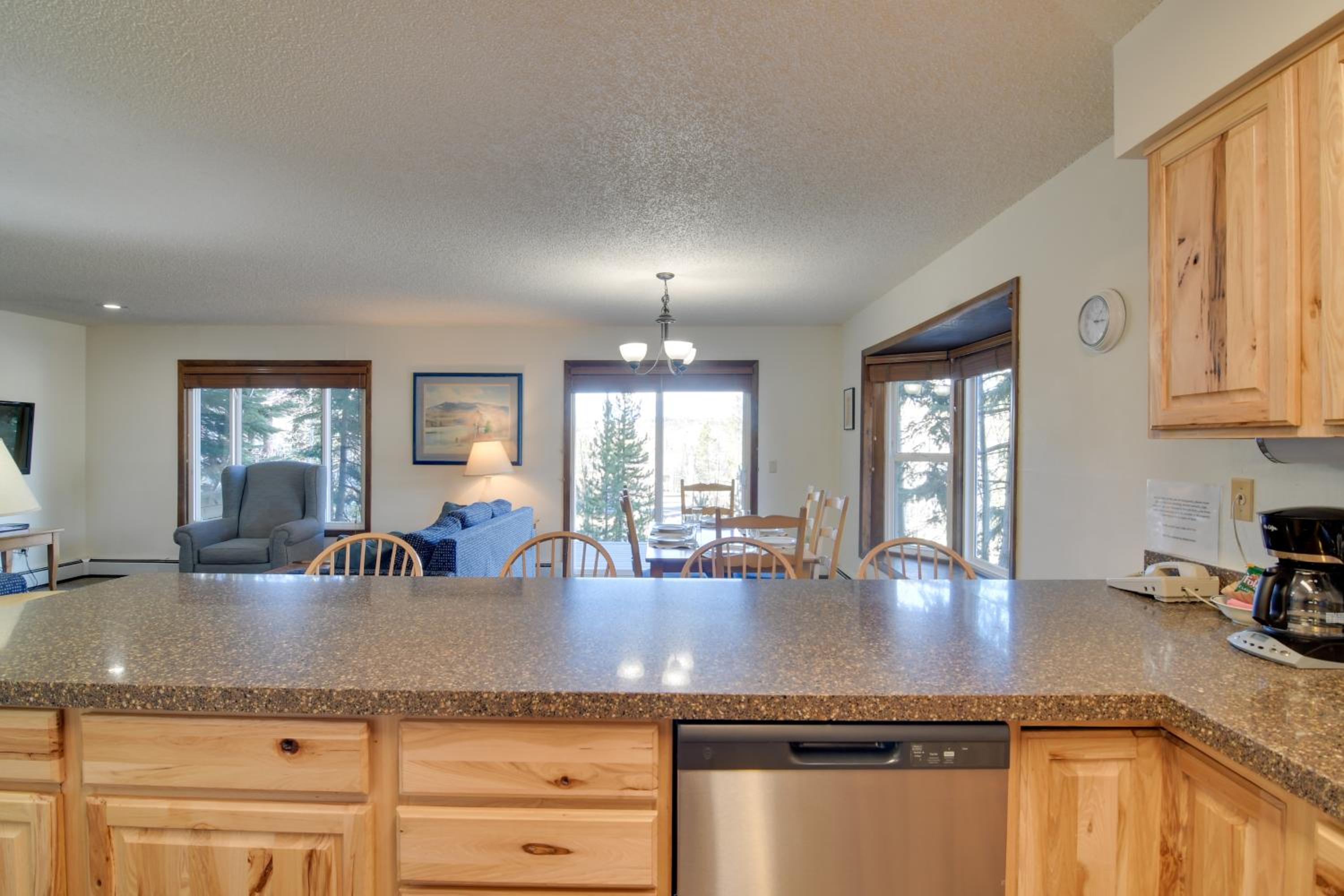Walk to Ski Shuttle! Ideal Winter Park Base Camp