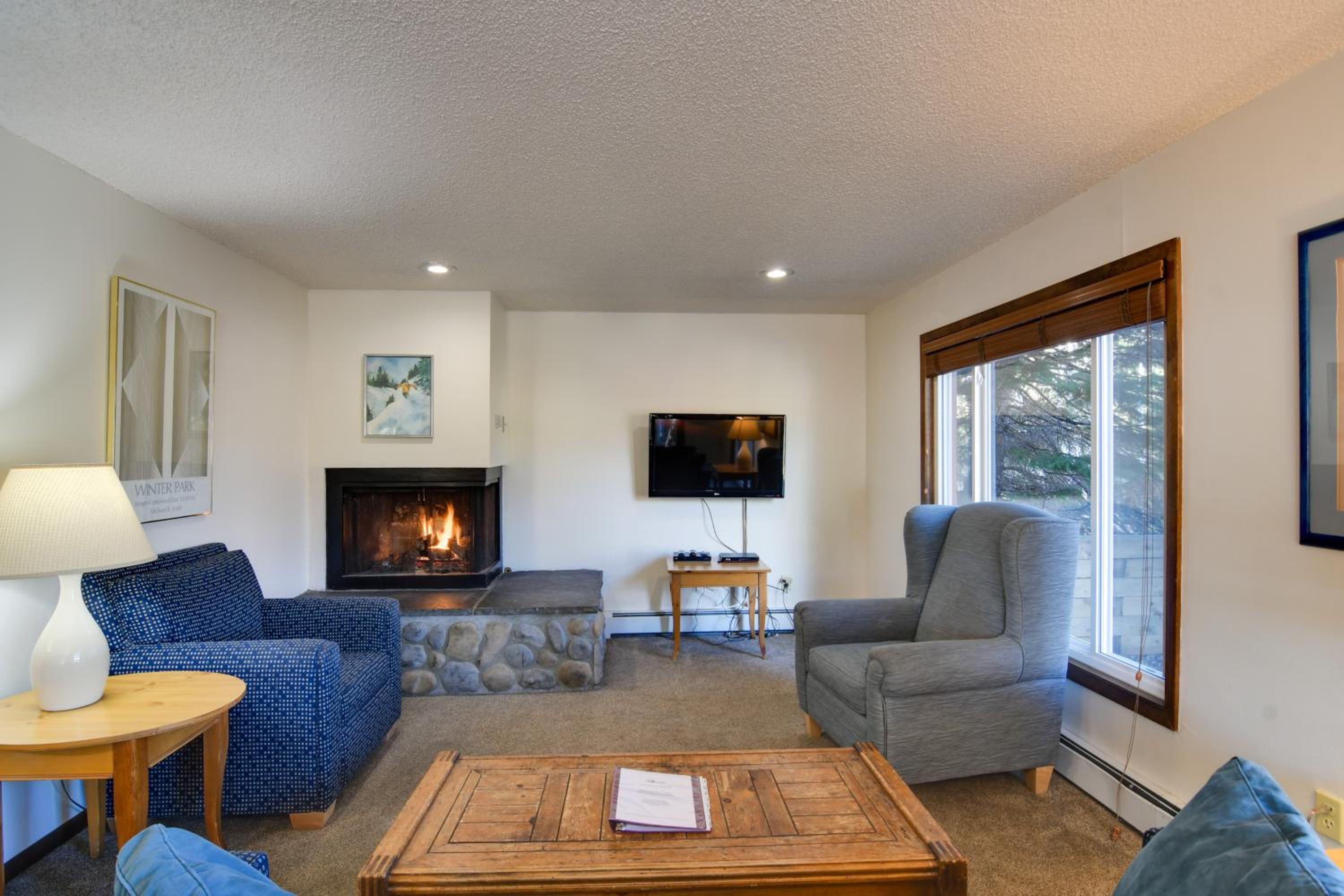 Walk to Ski Shuttle! Ideal Winter Park Base Camp