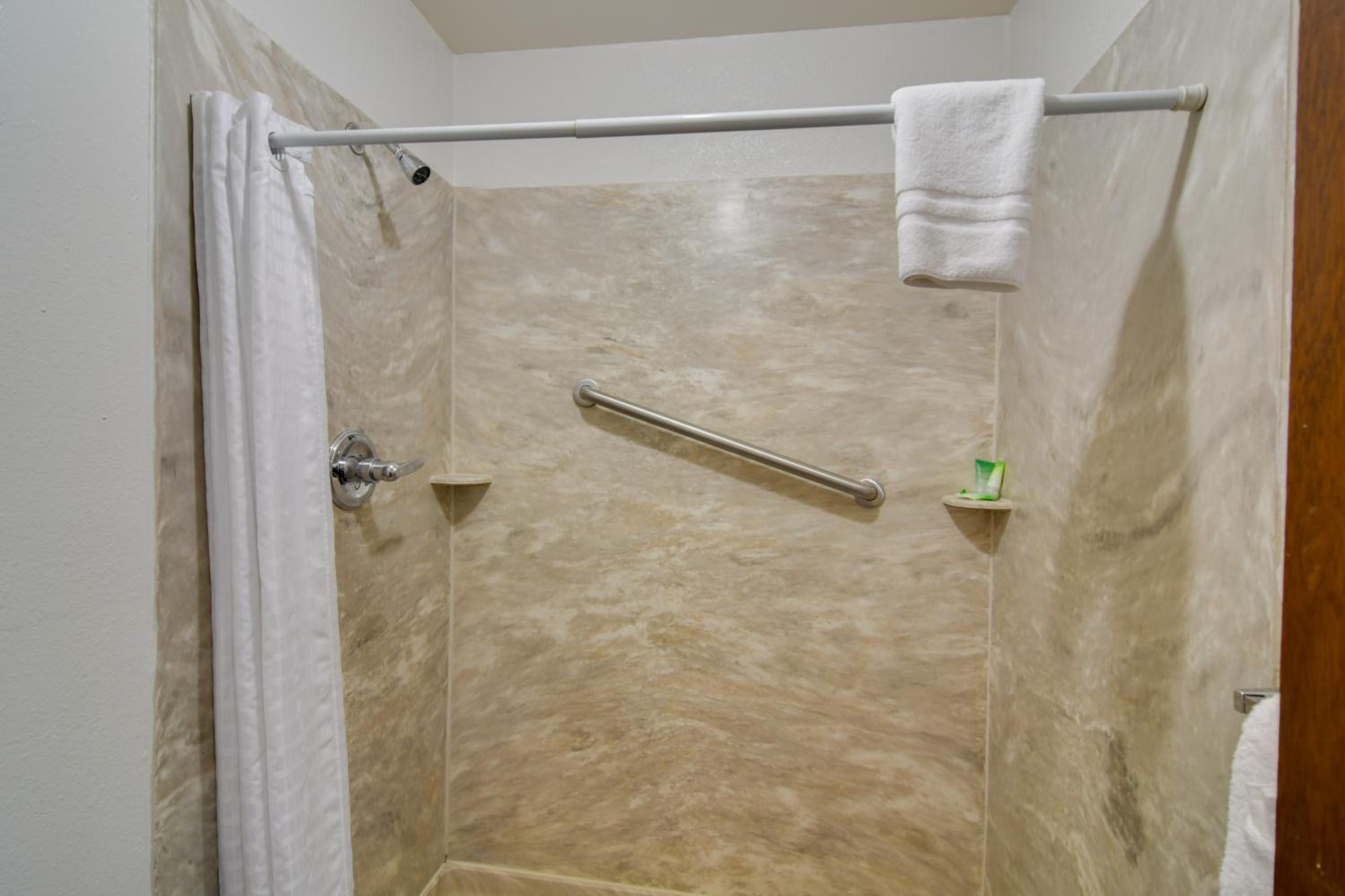 Walk to Ski Shuttle! Ideal Winter Park Base Camp