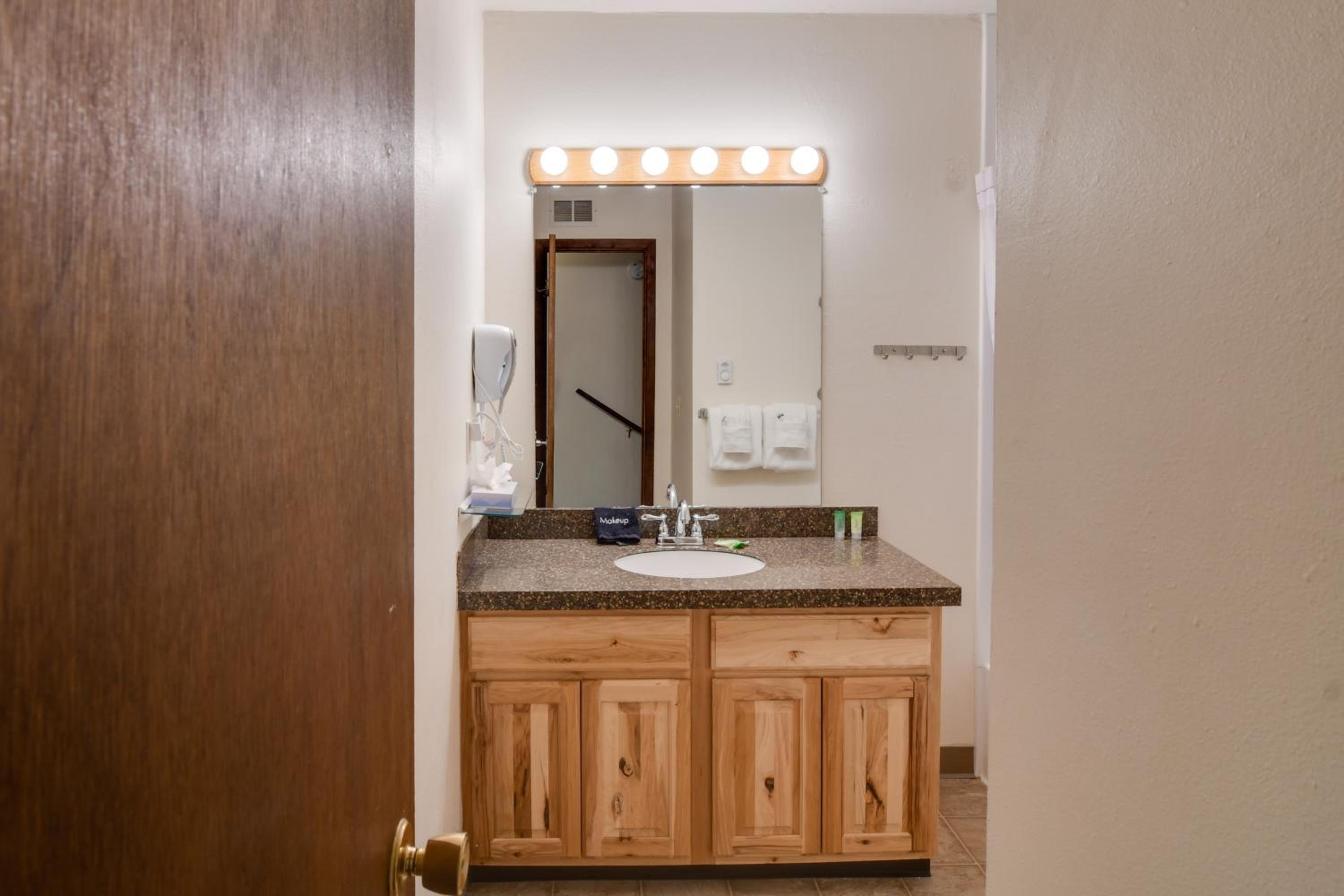 Walk to Ski Shuttle! Ideal Winter Park Base Camp