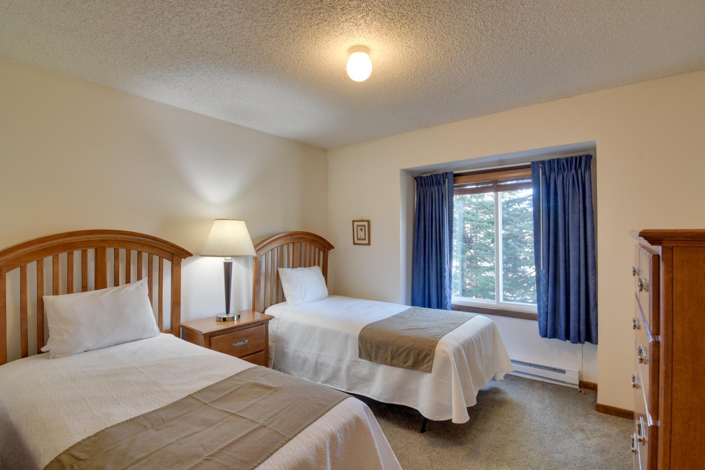 Walk to Ski Shuttle! Ideal Winter Park Base Camp